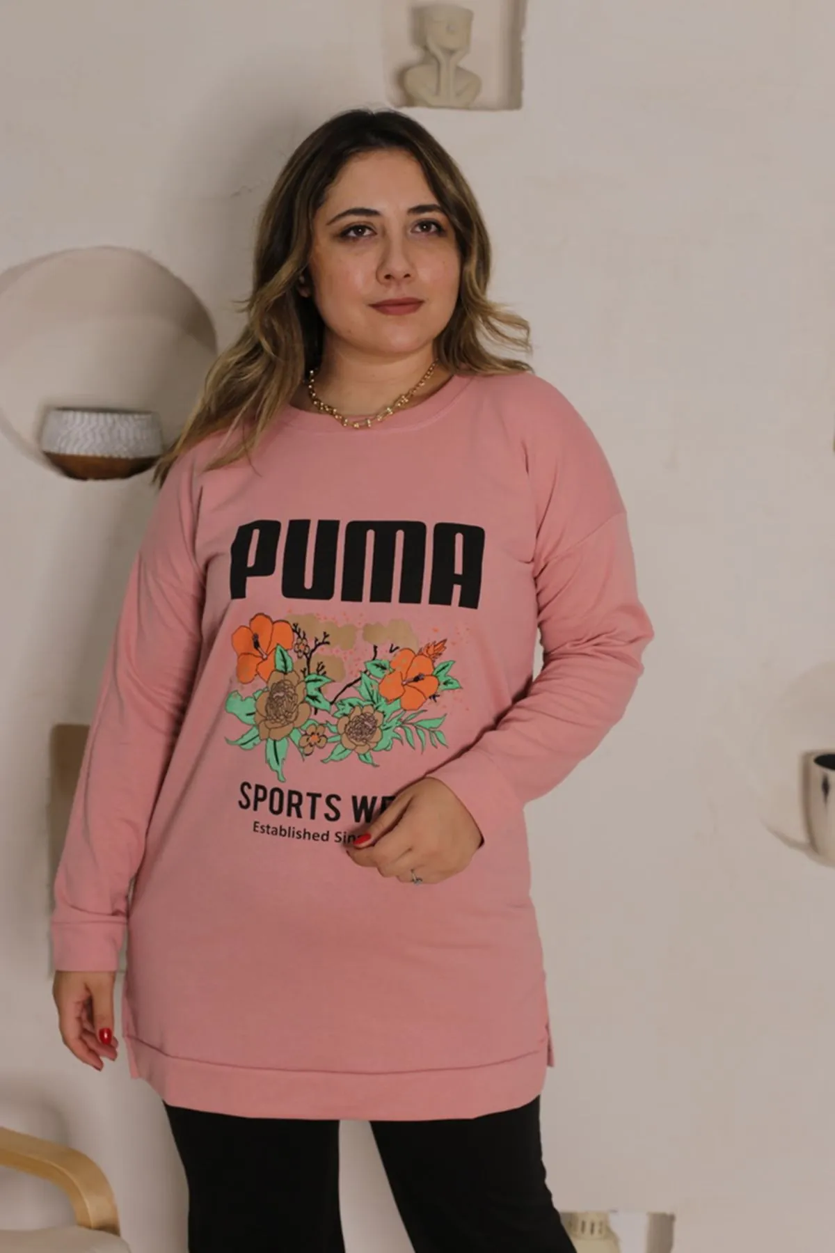 RENKTE ÖNÜ YAZILI VE BASKILI PUDRA SWEAT