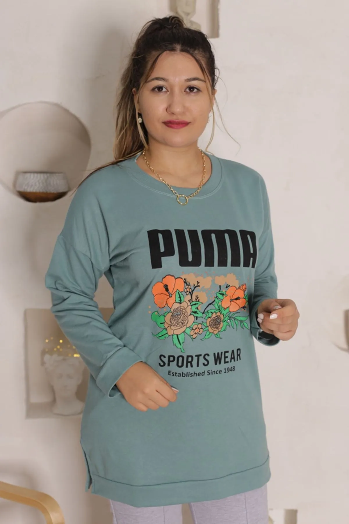 RENKTE ÖNÜ YAZILI VE BASKILI YEŞİL SWEAT