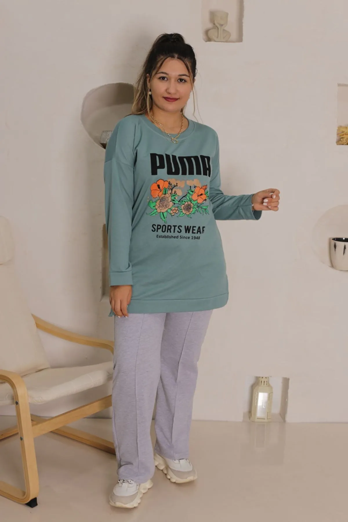 RENKTE ÖNÜ YAZILI VE BASKILI YEŞİL SWEAT