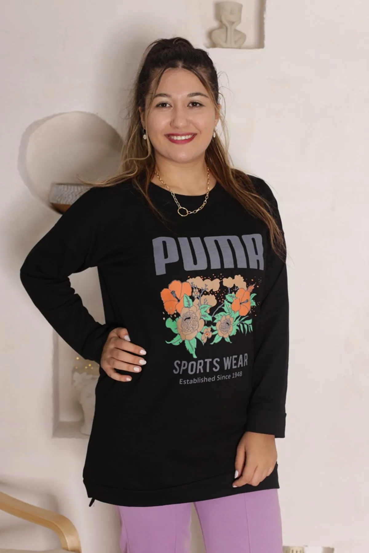 RENKTE ÖNÜ YAZILI VE BASKILI SİYAH SWEAT