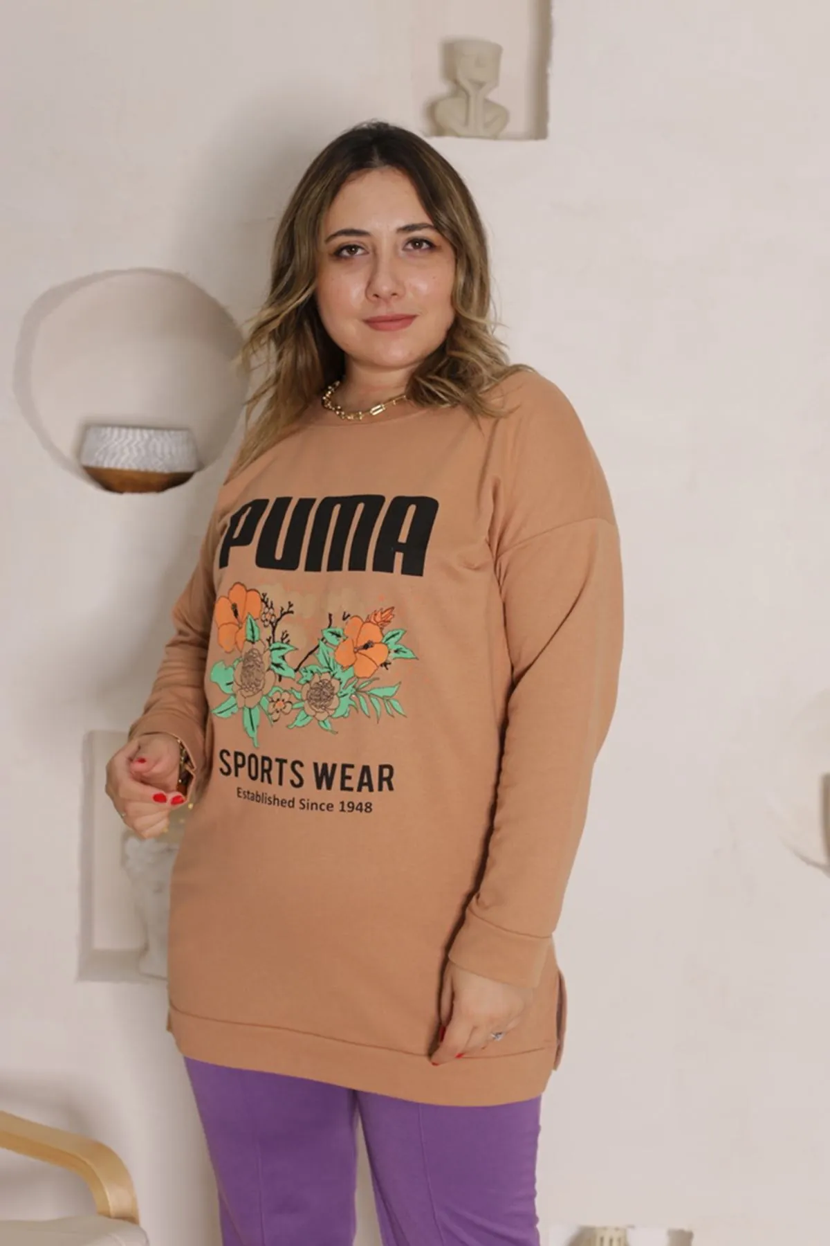 RENKTE ÖNÜ YAZILI VE BASKILI VİZON SWEAT