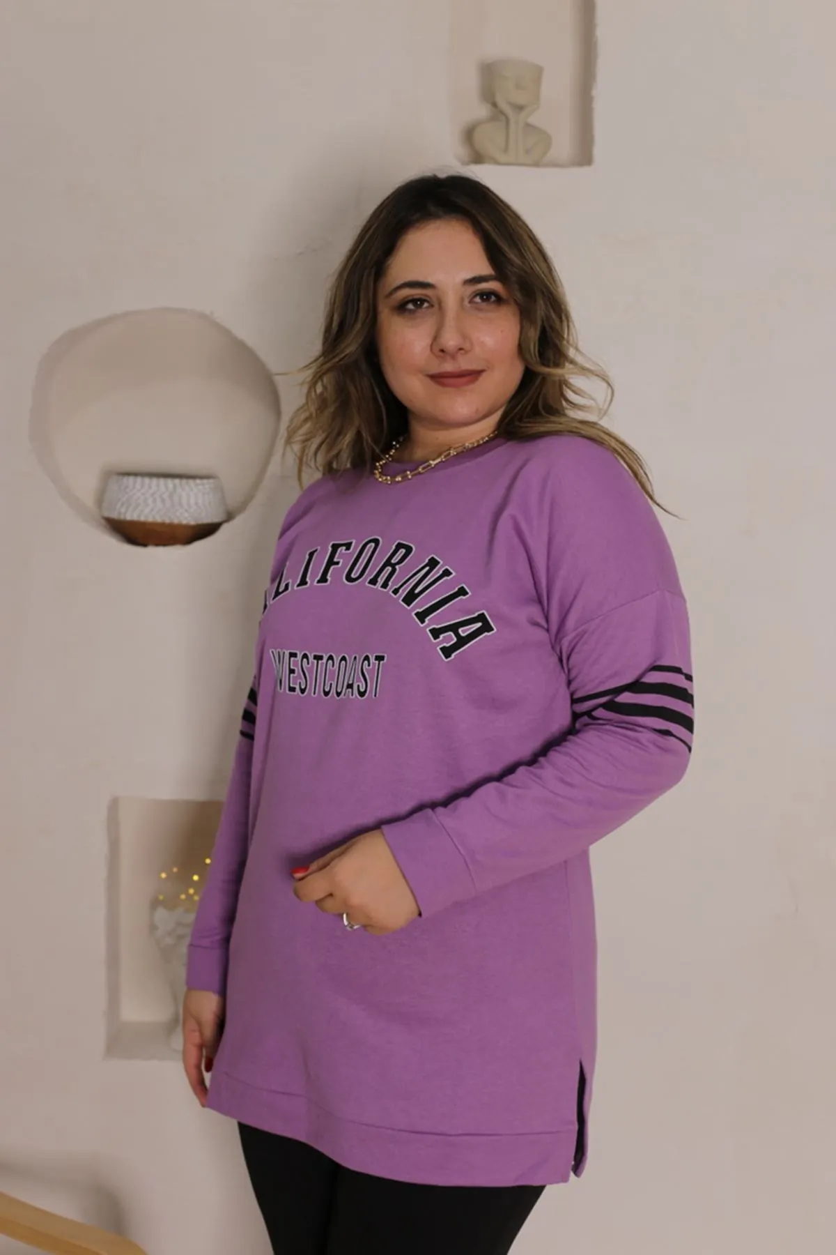 RENKTE ÖNÜ YAZILI MOR SWEAT