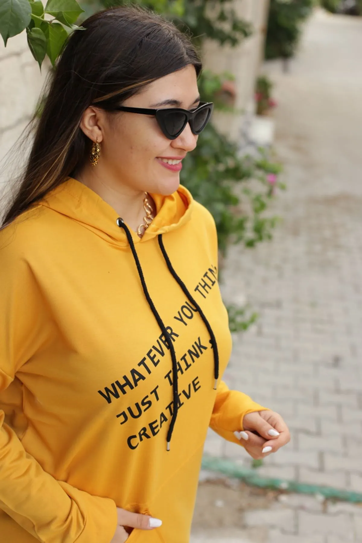 RENKTE ÖN BASKILI VE YAN KESİM DETAYLI HARDAL SWEAT