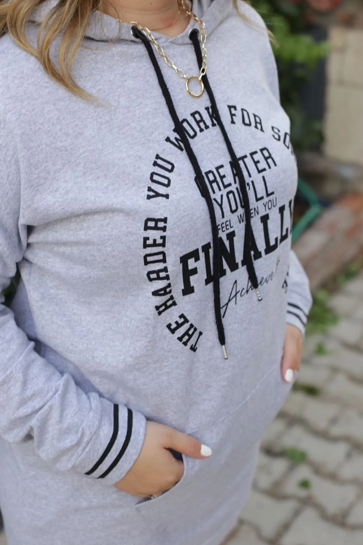 RENKTE BASKI DETAYLI CEPLİ GRİ SWEAT