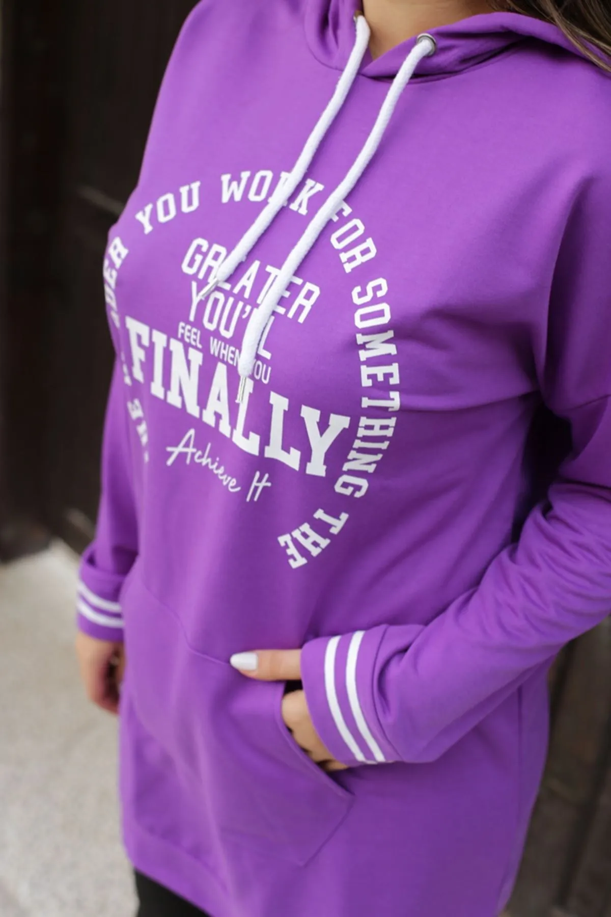 RENKTE BASKI DETAYLI CEPLİ MOR SWEAT