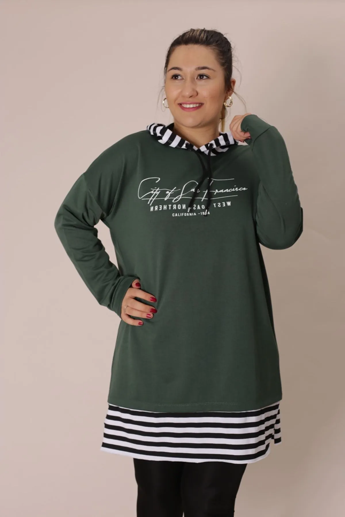 RENKTE ETEĞİ ÇİZGİLİ KAPŞONLU HAKİ SWEAT