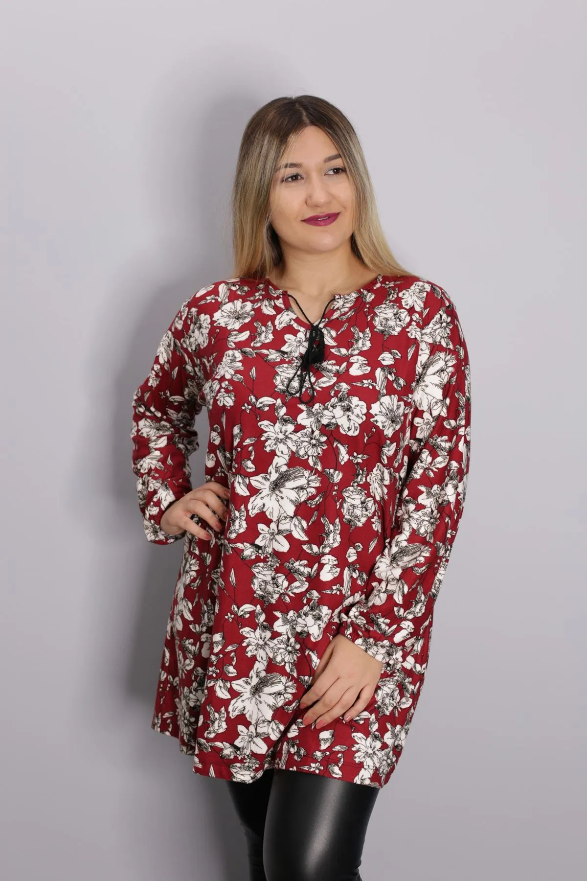 RENKTE BAĞCIK DETAYLI DESENLİ TUNİK