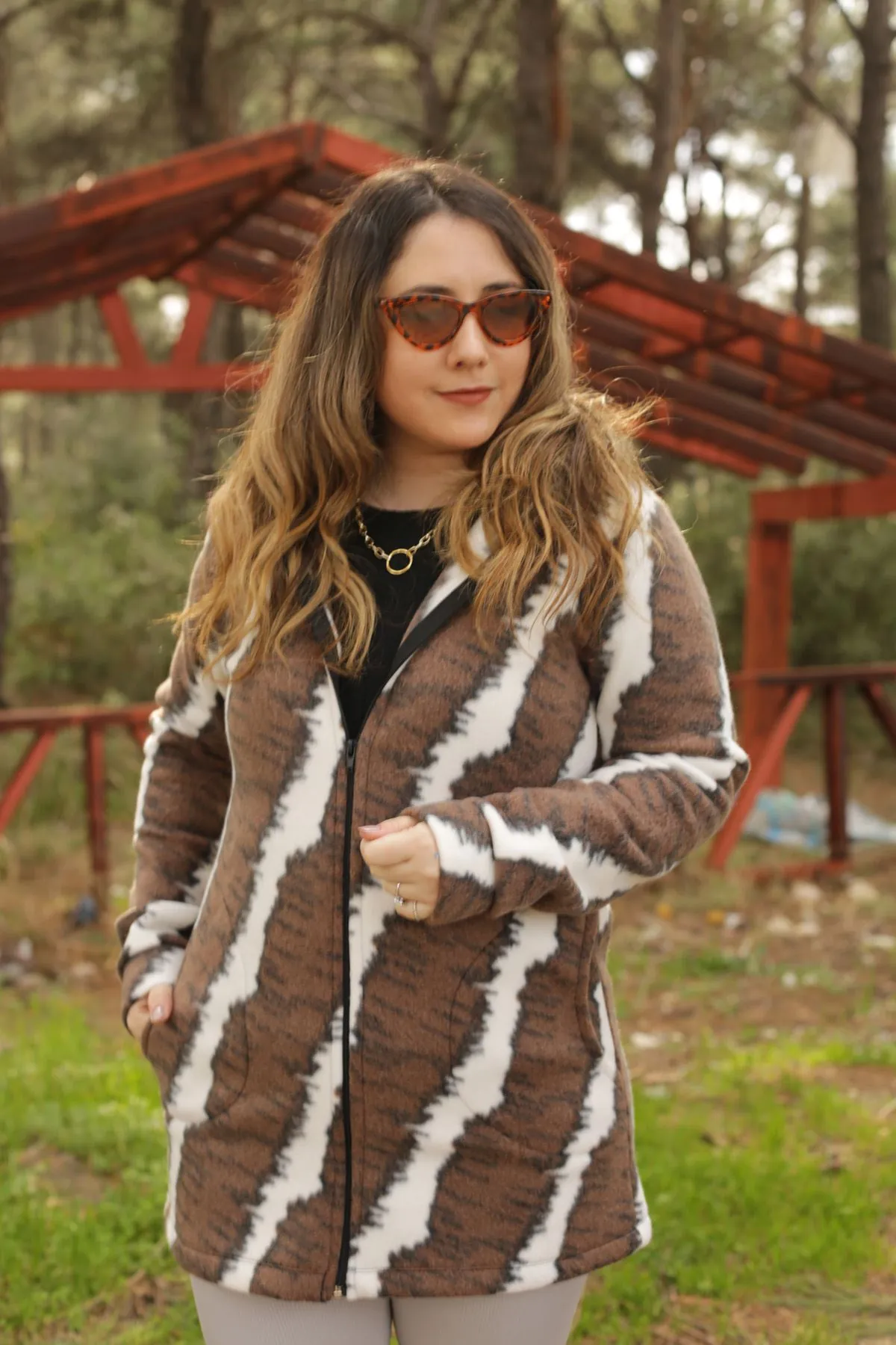 RENKTE UZUN DESENLİ POLAR CEKET