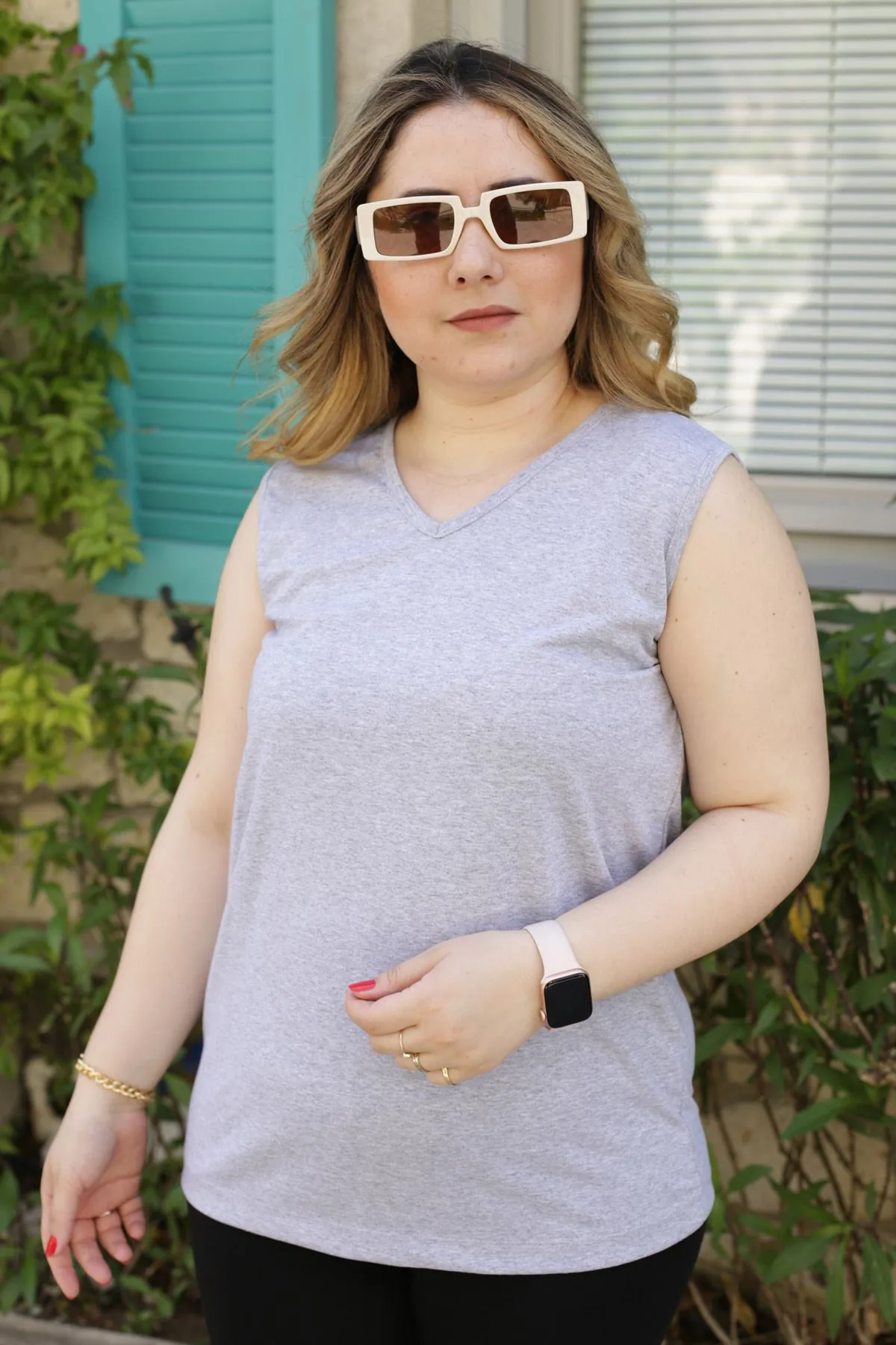RENKTE KALIN ASKILI PUDRA&GRİ İKİLİ BLUZ