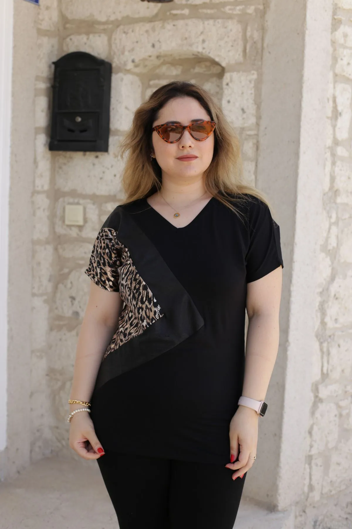 RENKTE ÖZEL SERİ DERİ LEOPAR SİYAH BLUZ