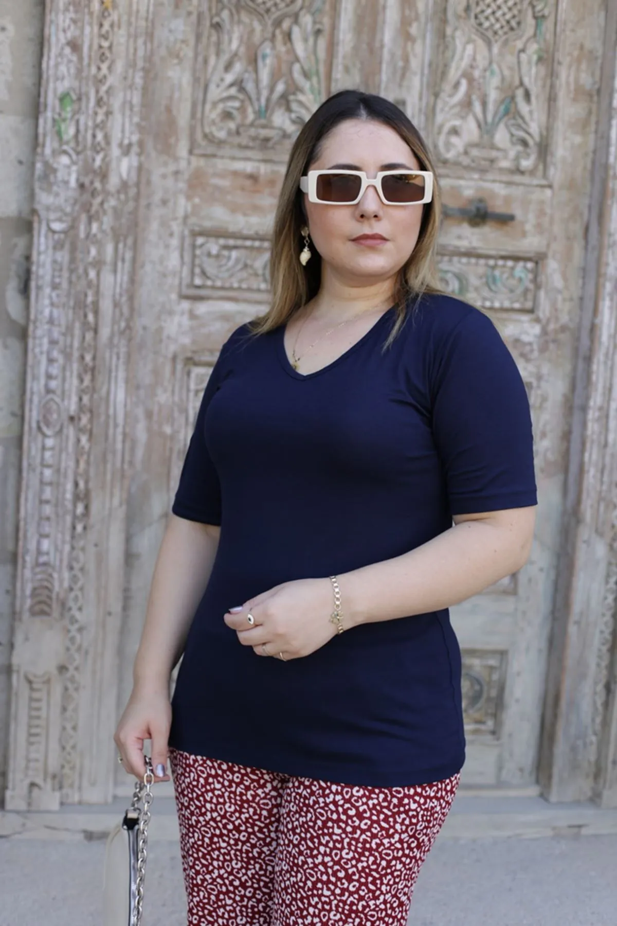 RENKTE V YAKA ESNEK LACİVERT TSHİRT