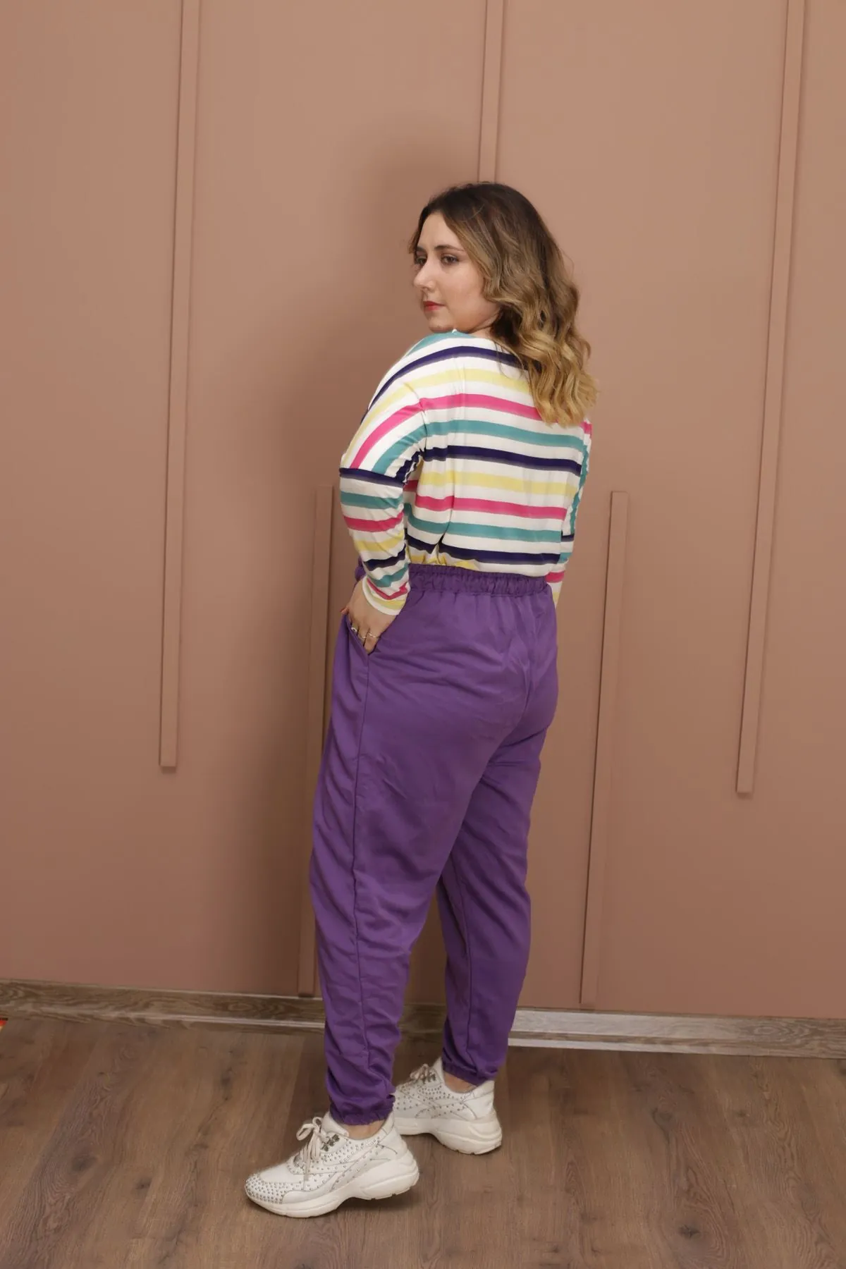 RENKTE BATTAL JOGGER KESİM MOR EŞOFMAN ALTI
