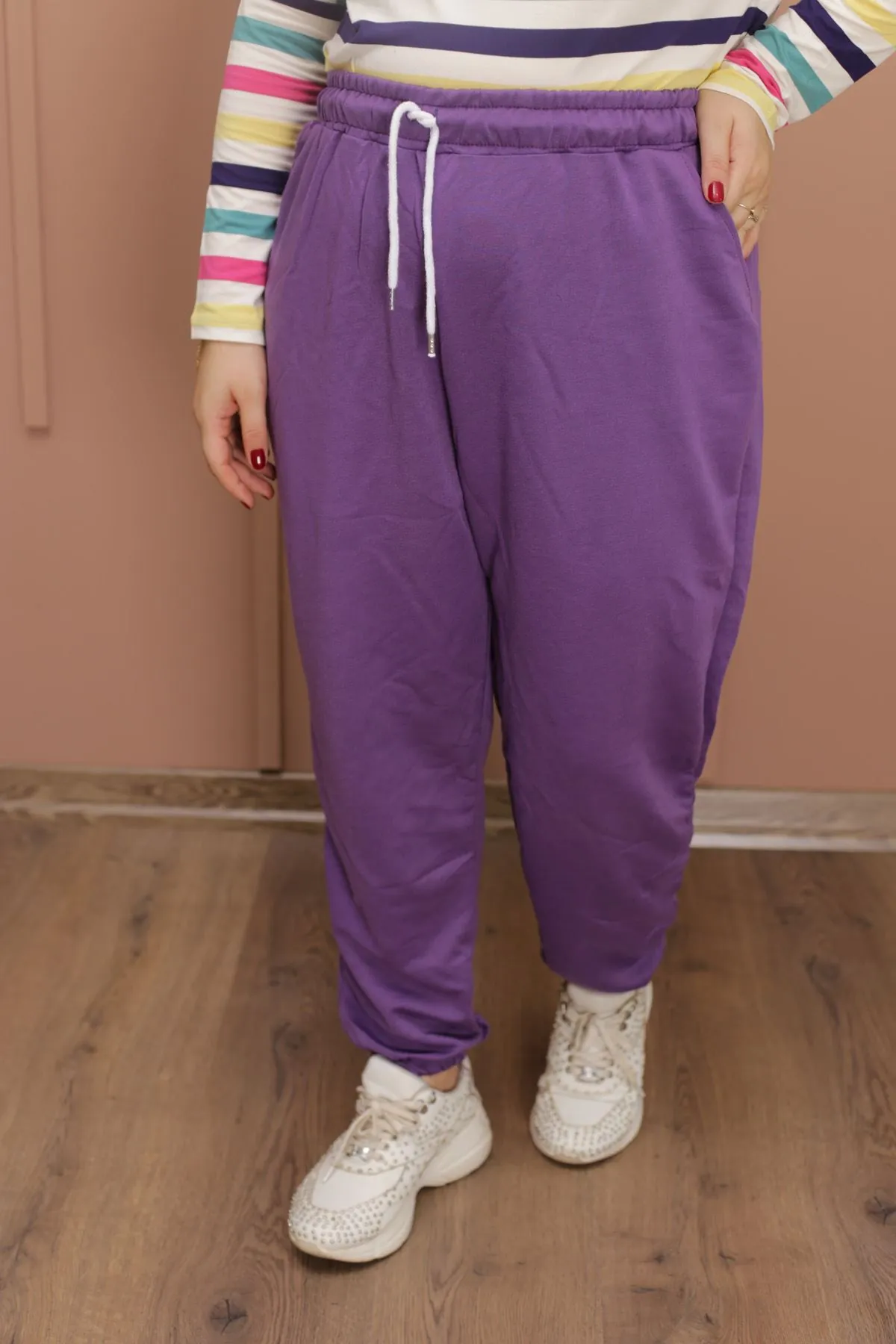 RENKTE BATTAL JOGGER KESİM MOR EŞOFMAN ALTI