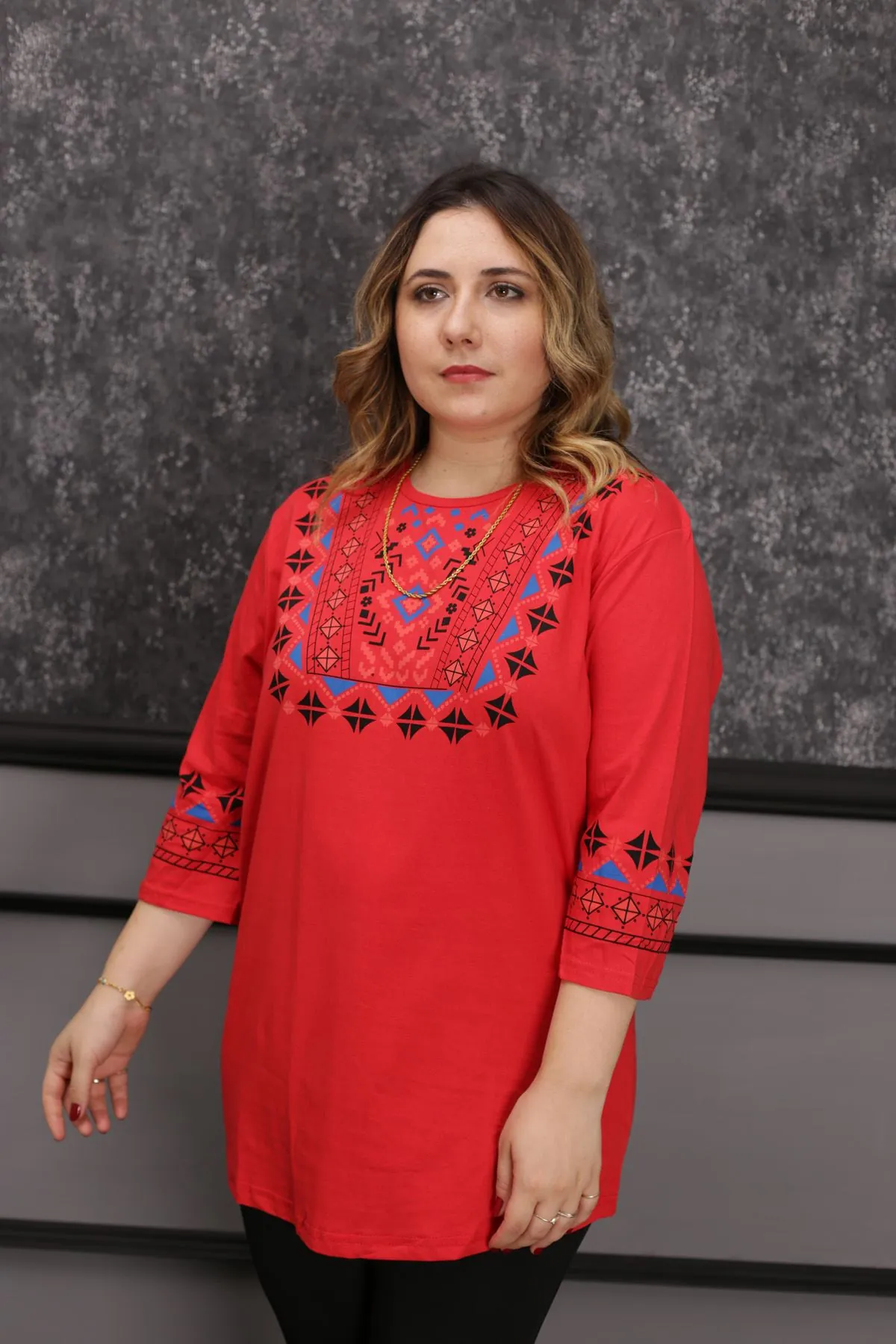 RENKTE ÖZEL SERİ GENİŞ KESİM OTANTİK KIRMIZI BLUZ