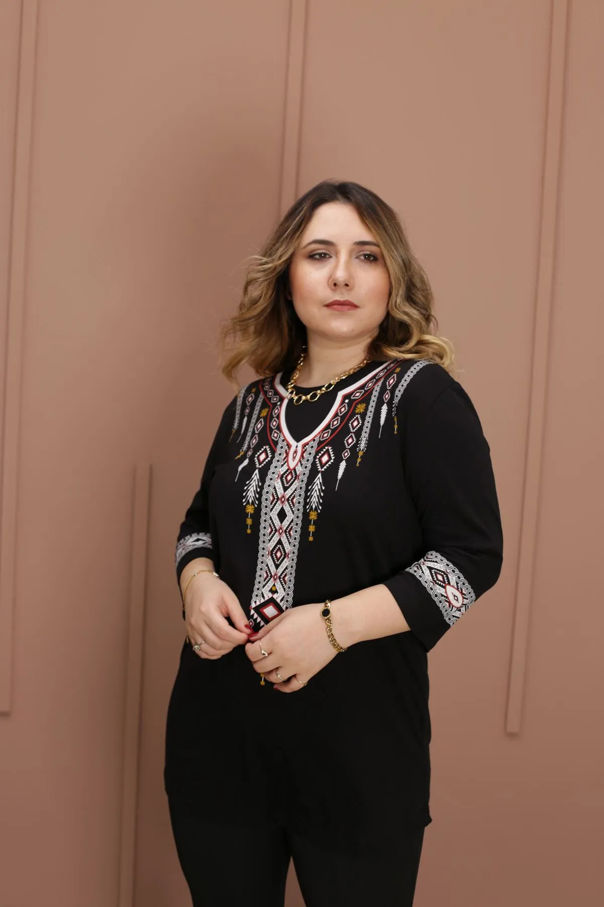 RENKTE ÖZEL SERİ GENİŞ KESİM OTANTİK SİYAH BLUZ