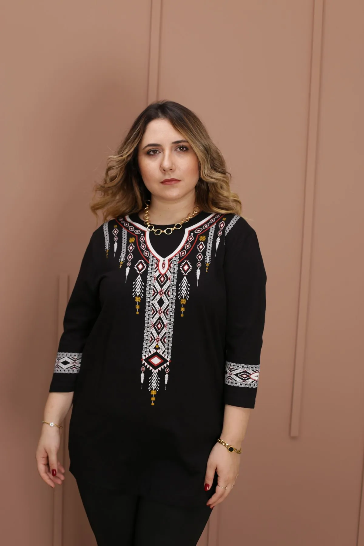 RENKTE ÖZEL SERİ GENİŞ KESİM OTANTİK SİYAH BLUZ