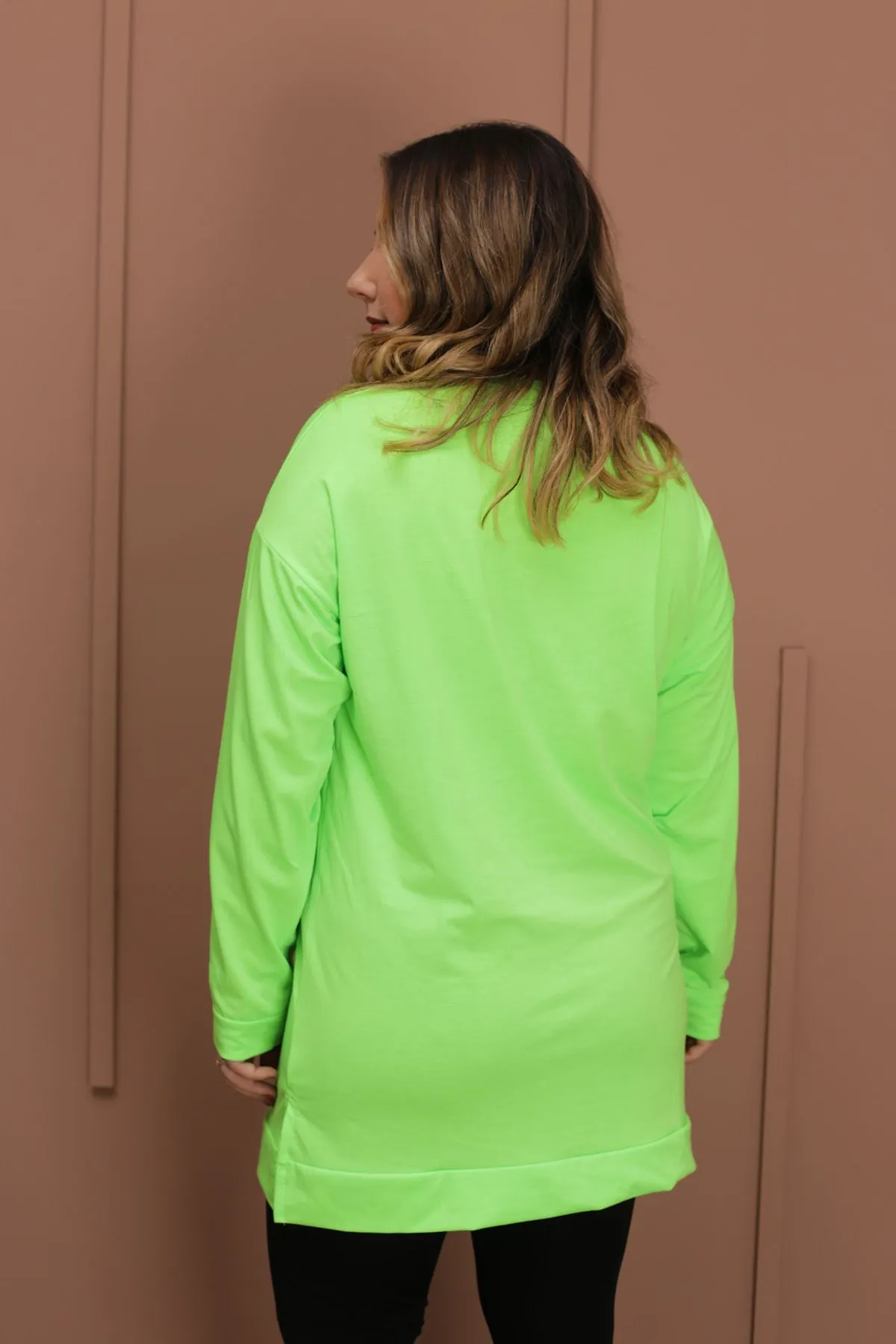 RENKTE ÖNÜ LOGO BASKILI NEON TUNİK&BLUZ