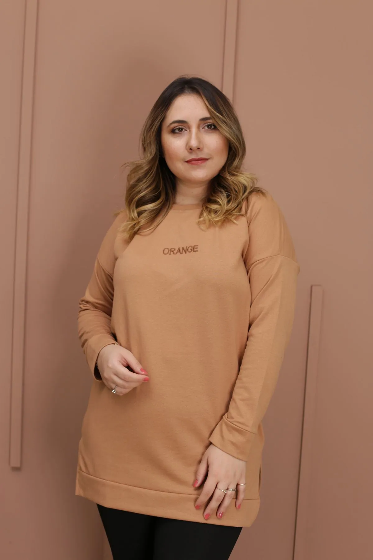 RENKTE NAKIŞ YAZILI KAHVE SWEAT