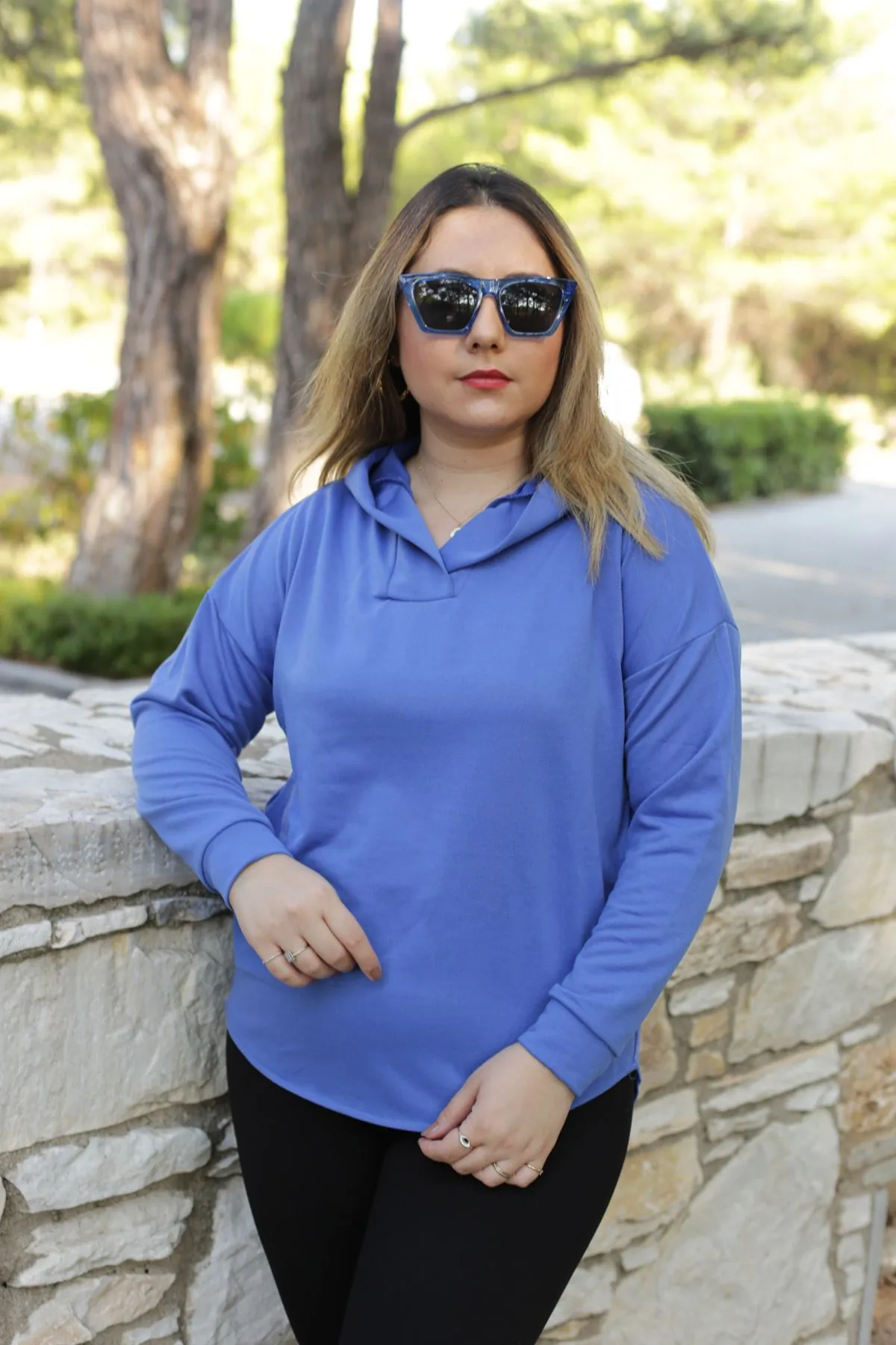RENKTE OVERSİZE YAKASI PATLI MAVİ SWEAT