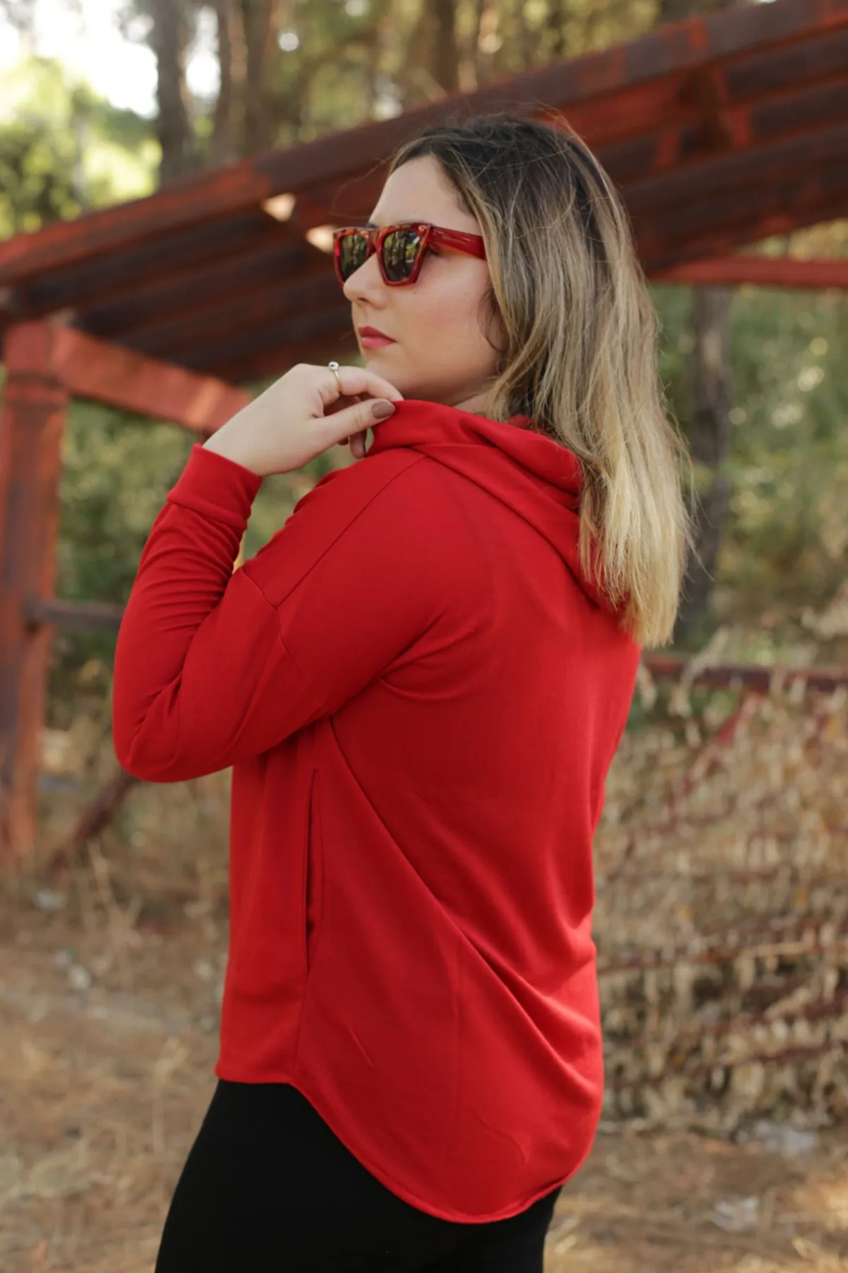 RENKTE OVERSİZE YAKASI PATLI KIRMIZI SWEAT