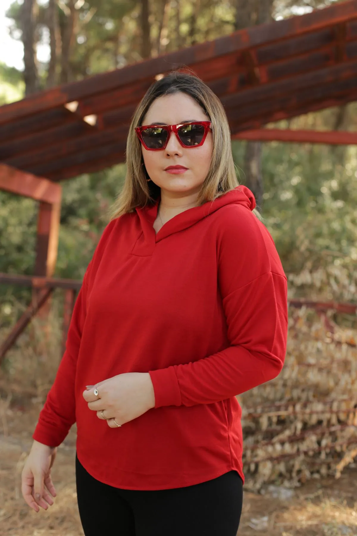 RENKTE OVERSİZE YAKASI PATLI KIRMIZI SWEAT