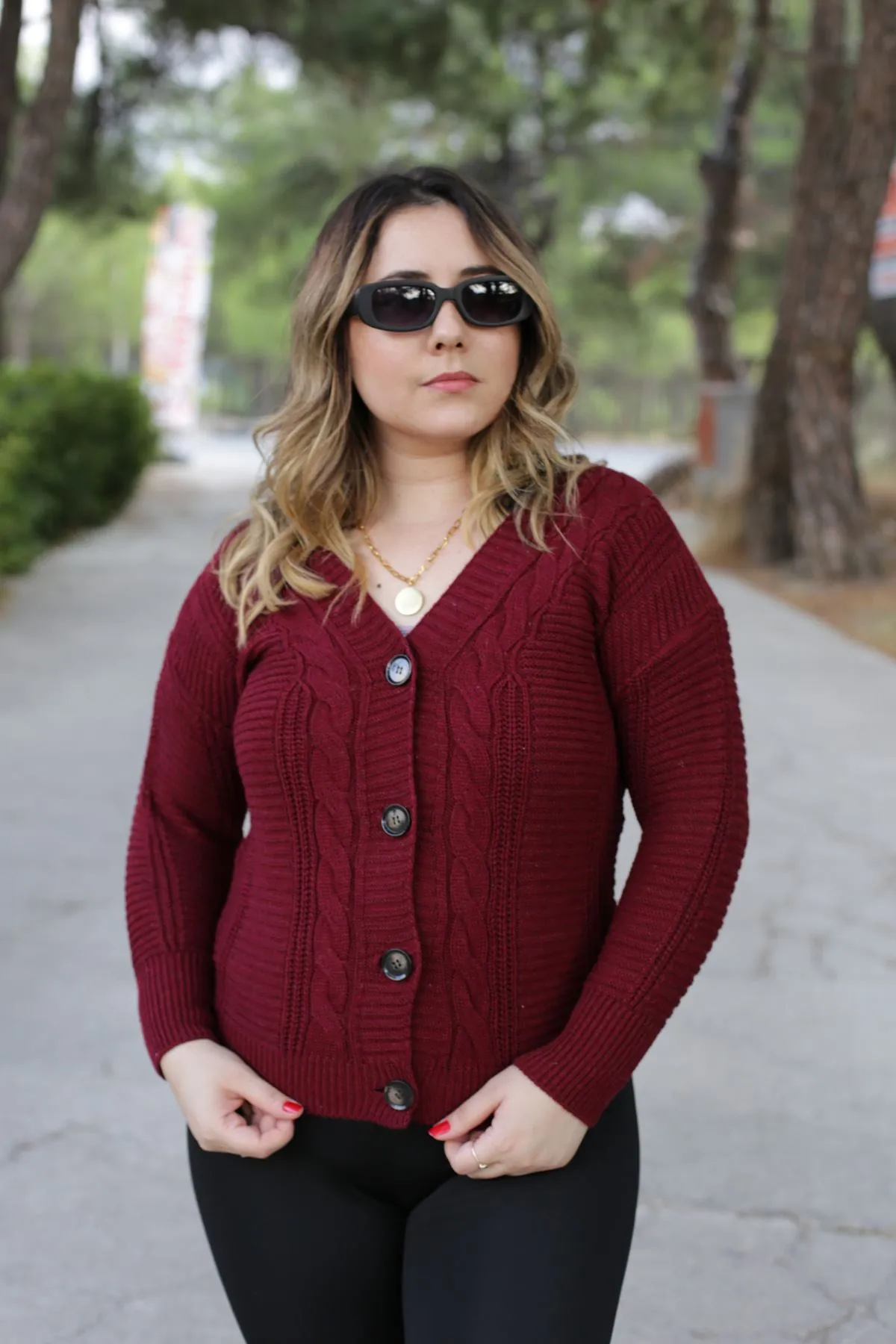 RENKTE DÜĞMELİ ÖRGÜ DETAY BORDO HIRKA