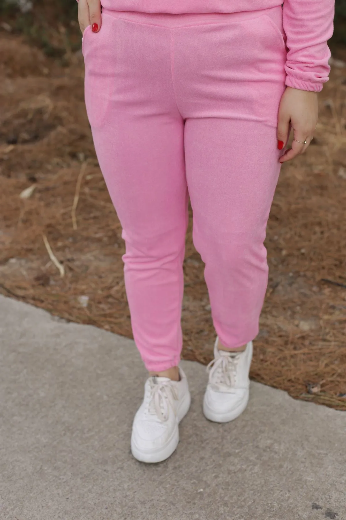 RENKTE GENİŞ KESİM PEMBE KADİFE HAVLU TAKIM