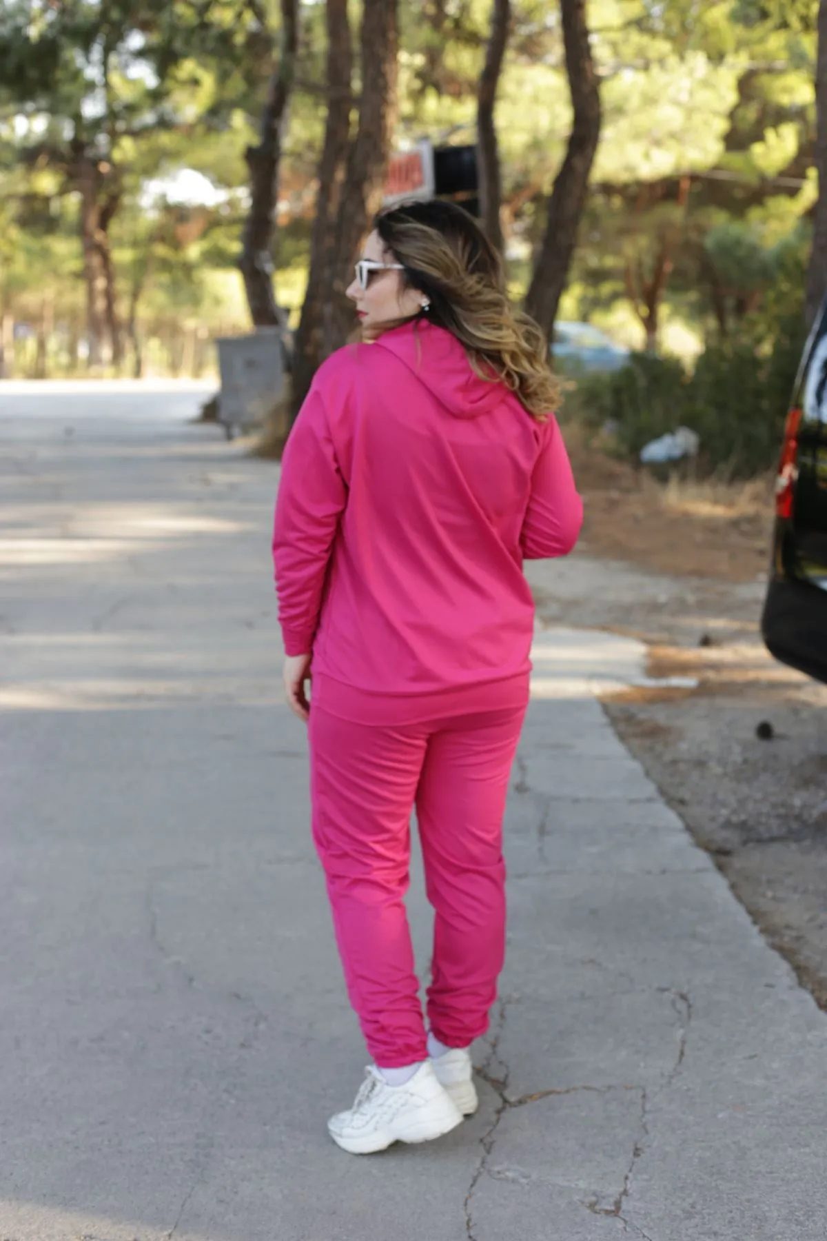 RENKTE GENİŞ KESİM PEMBE EŞOFMAN TAKIMI
