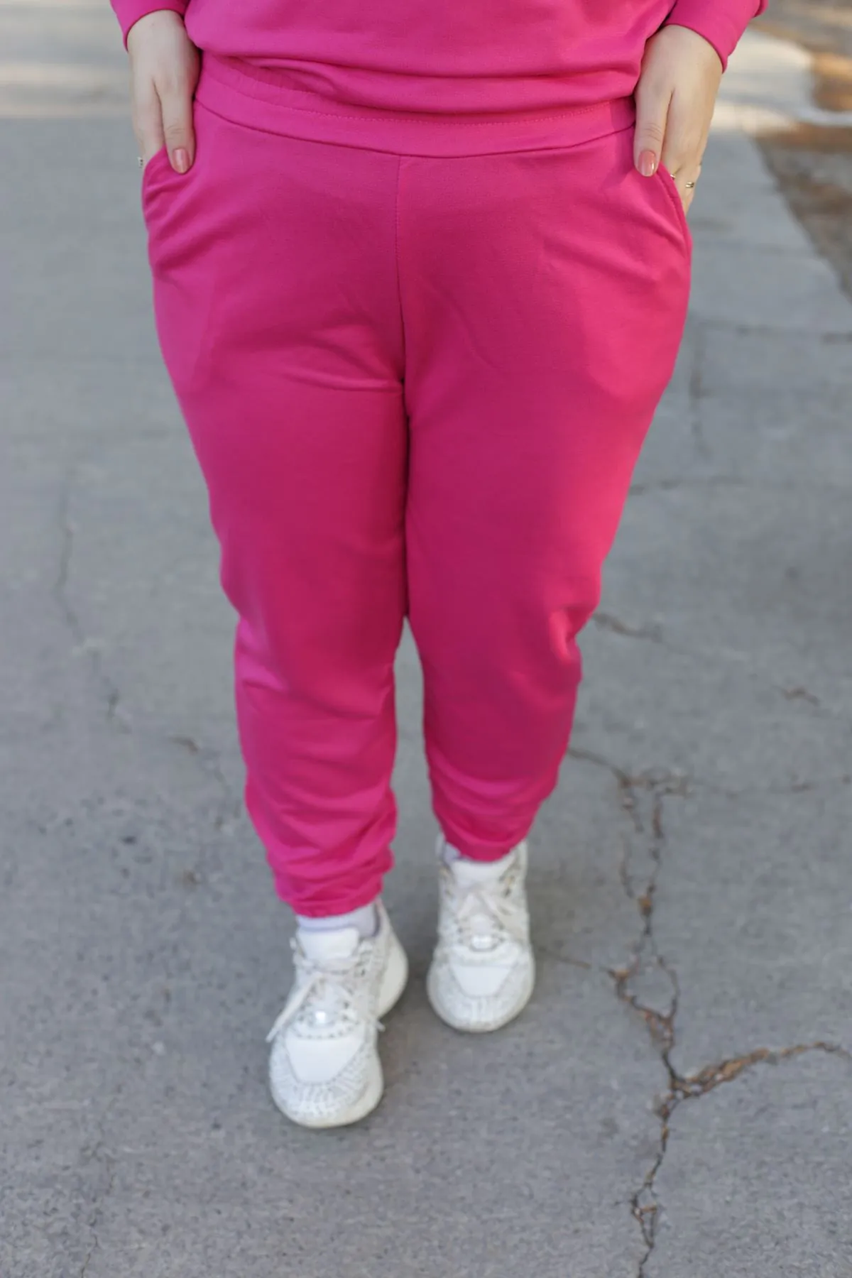 RENKTE GENİŞ KESİM PEMBE EŞOFMAN TAKIMI