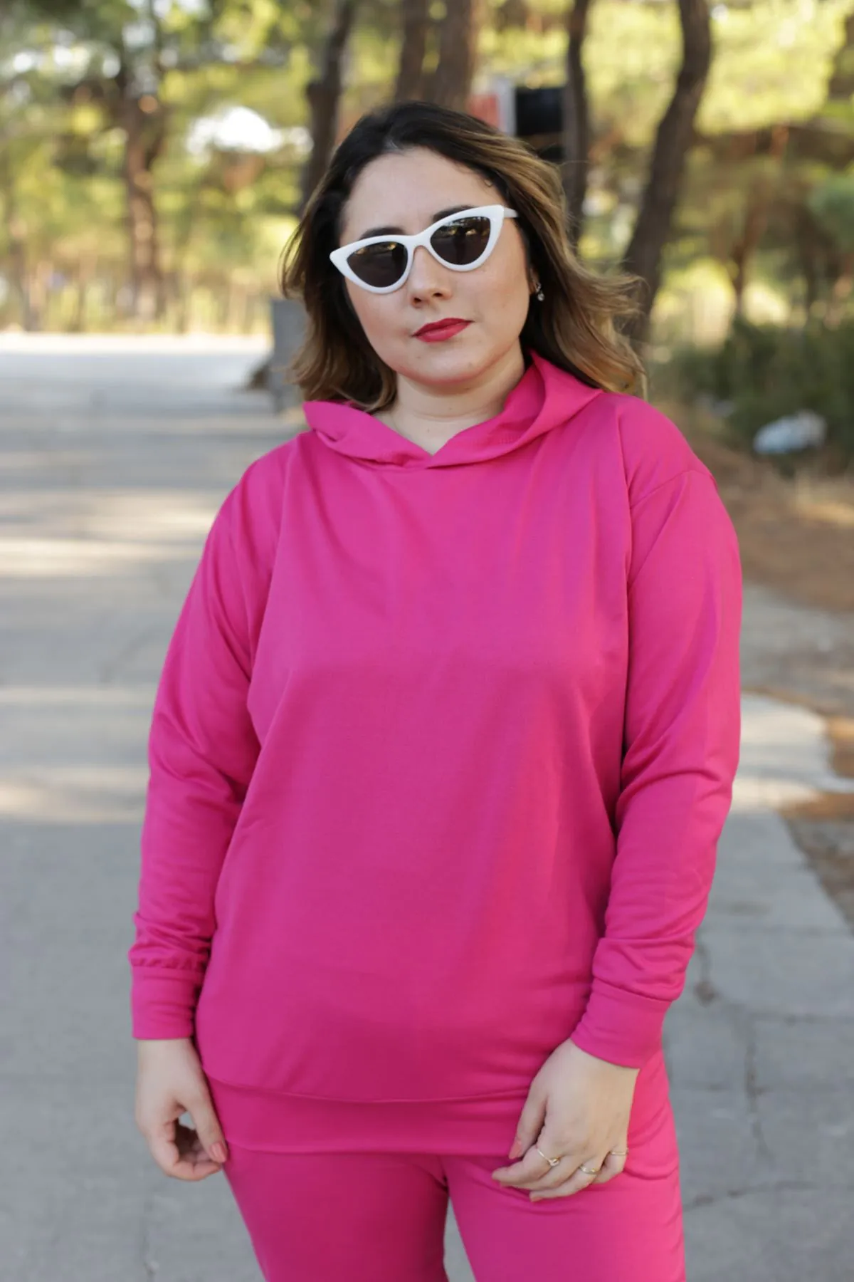 RENKTE GENİŞ KESİM PEMBE EŞOFMAN TAKIMI