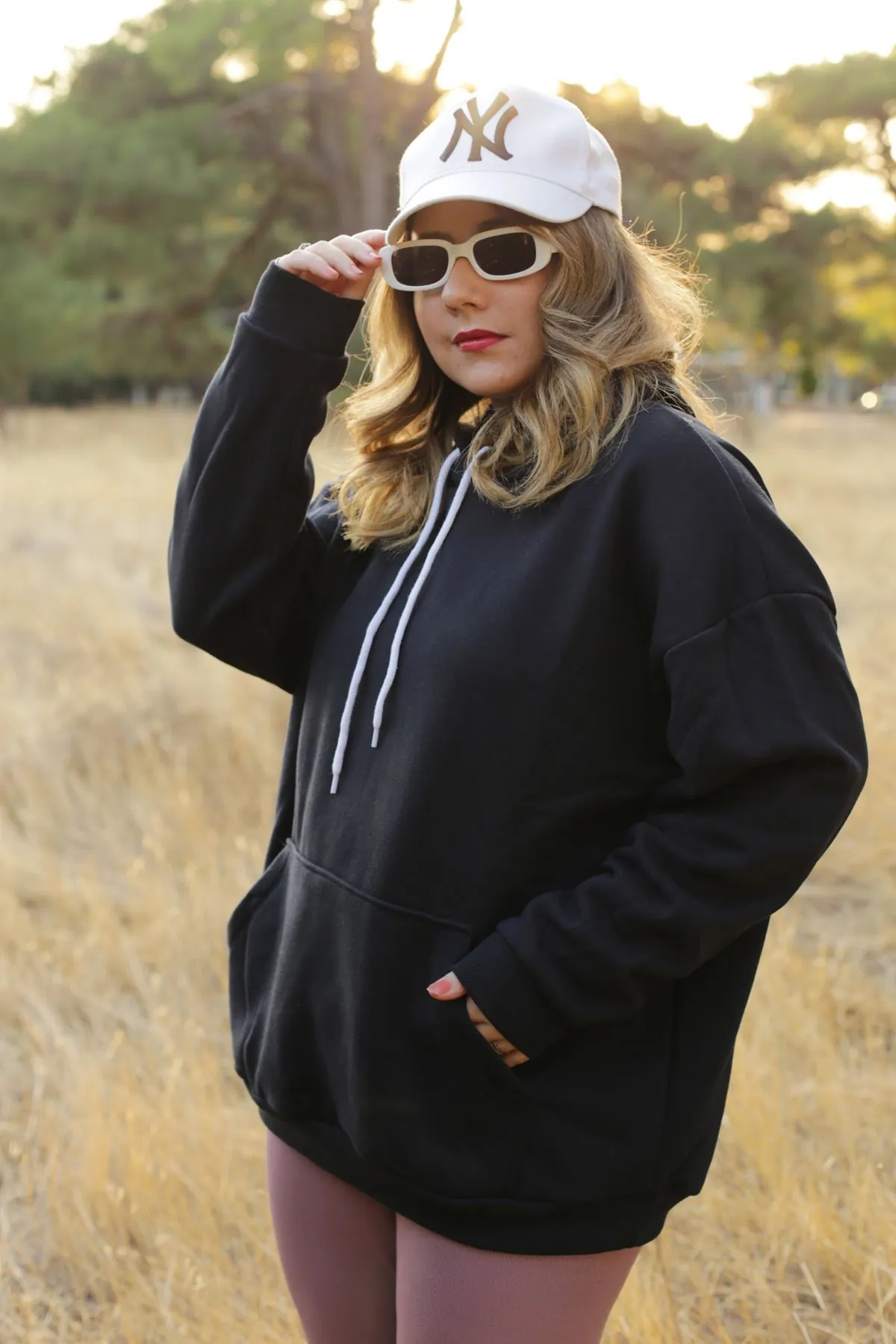RENKTE CEPLİ GENİŞ KESİM ÜÇ İPLİK ŞARDONLU SİYAH SWEAT