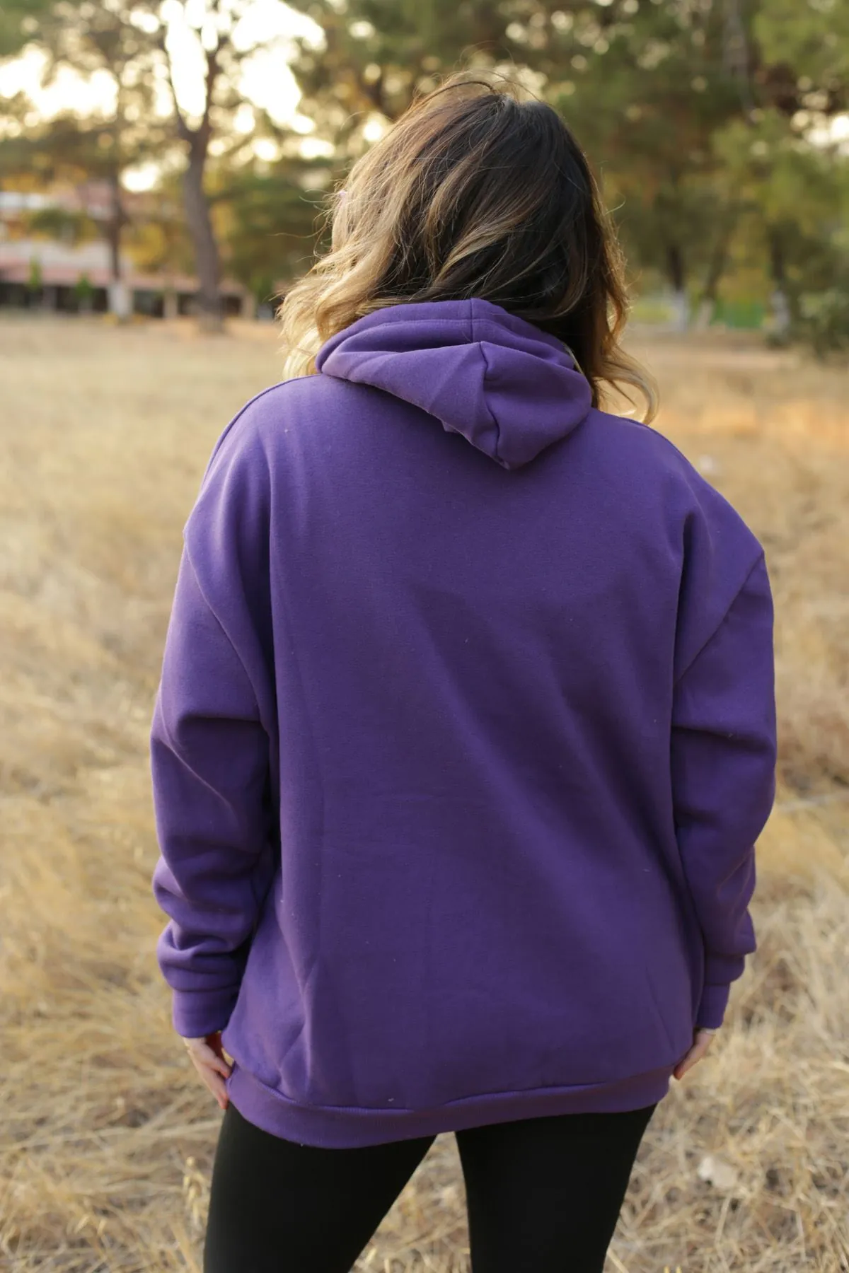 RENKTE CEPLİ GENİŞ KESİM ÜÇ İPLİK ŞARDONLU MOR SWEAT