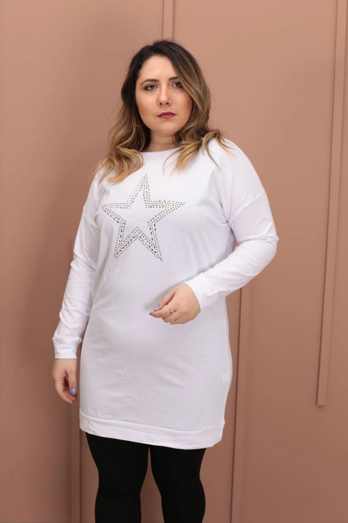 RENKTE YILDIZ TAŞ İŞLEMELİ BEYAZ TUNİK&BLUZ
