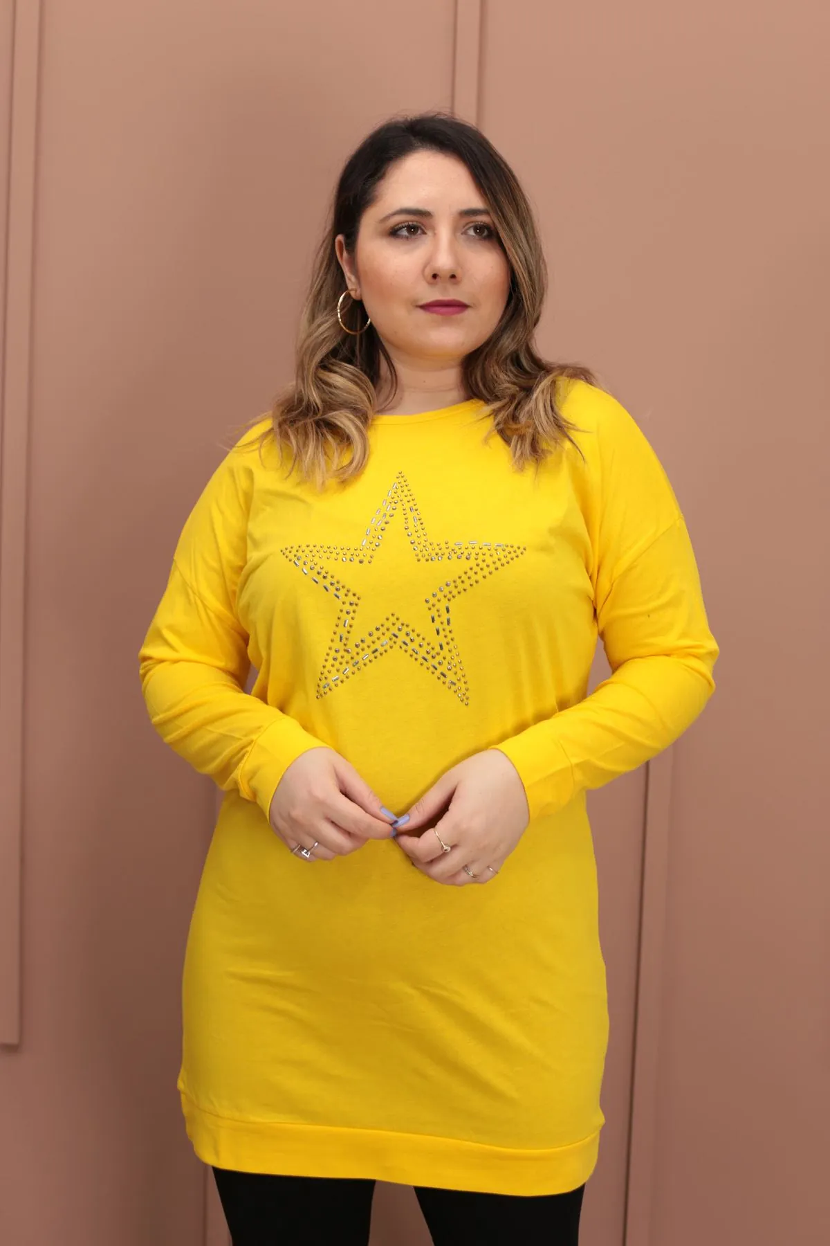RENKTE YILDIZ TAŞ İŞLEMELİ SARI TUNİK&BLUZ