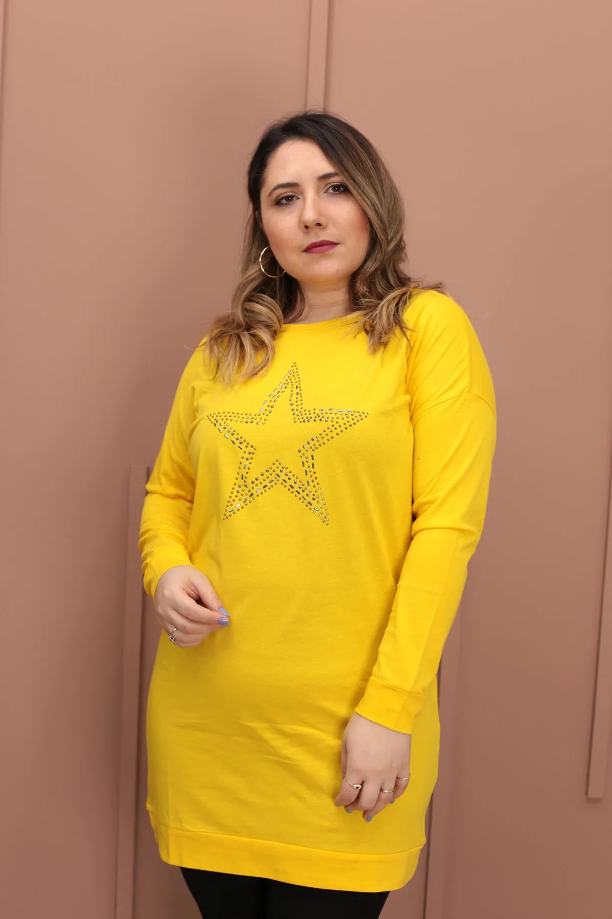 RENKTE YILDIZ TAŞ İŞLEMELİ SARI TUNİK&BLUZ