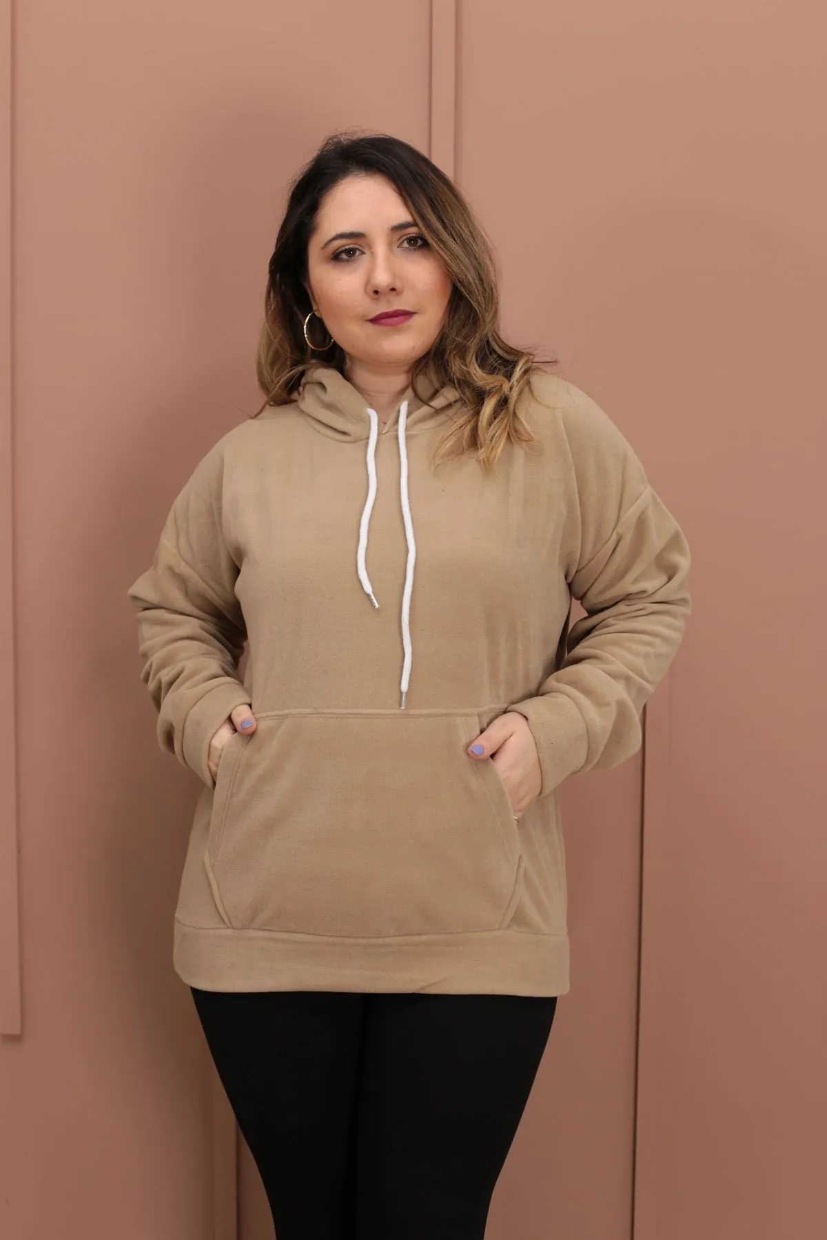 RENKTE KANGURU CEPLİ OVERSİZE KAHVE POLAR SWEAT