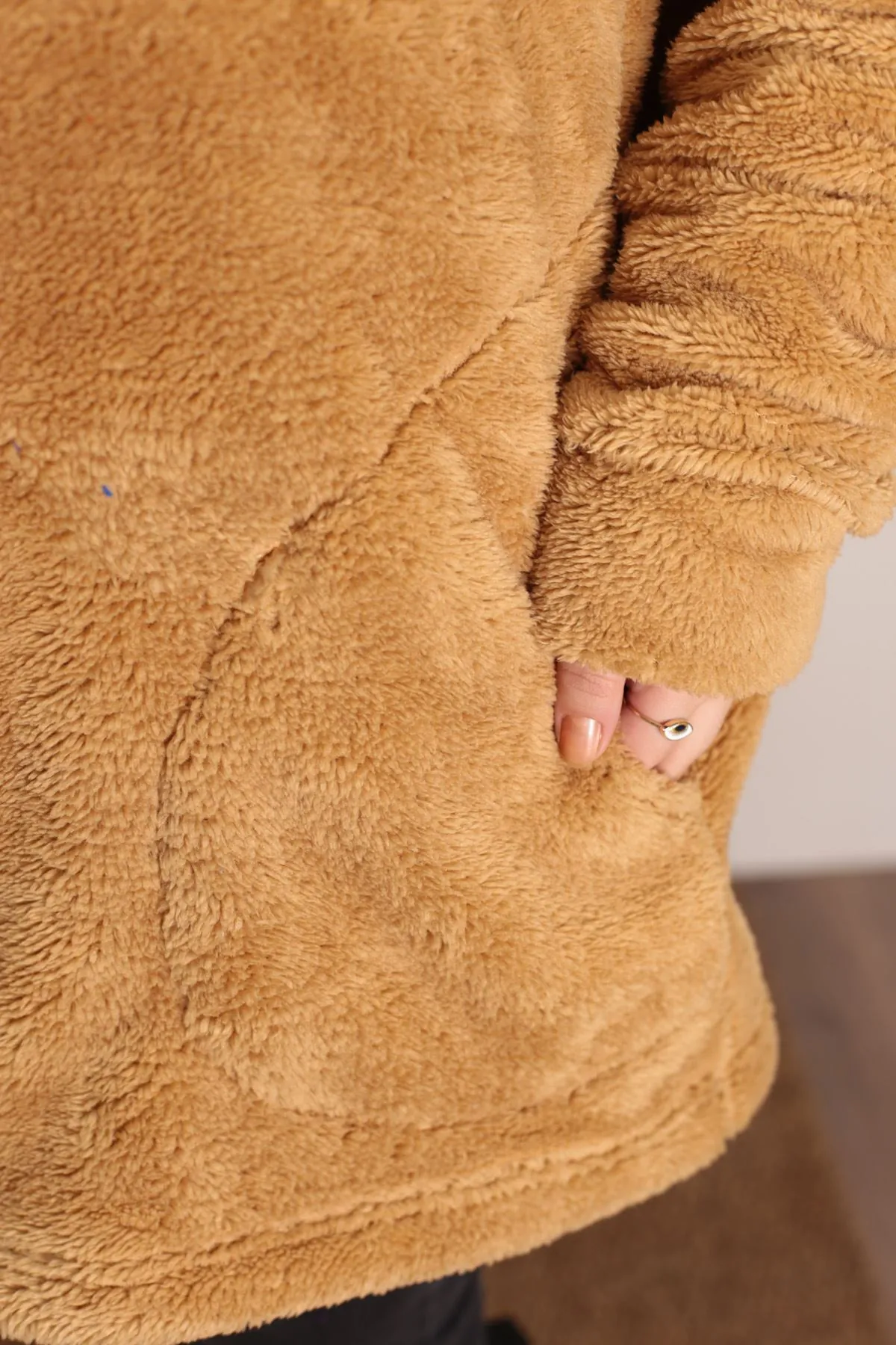 RENKTE BATTAL SÜTLÜ KAHVE PELUŞ CEKET&MONT
