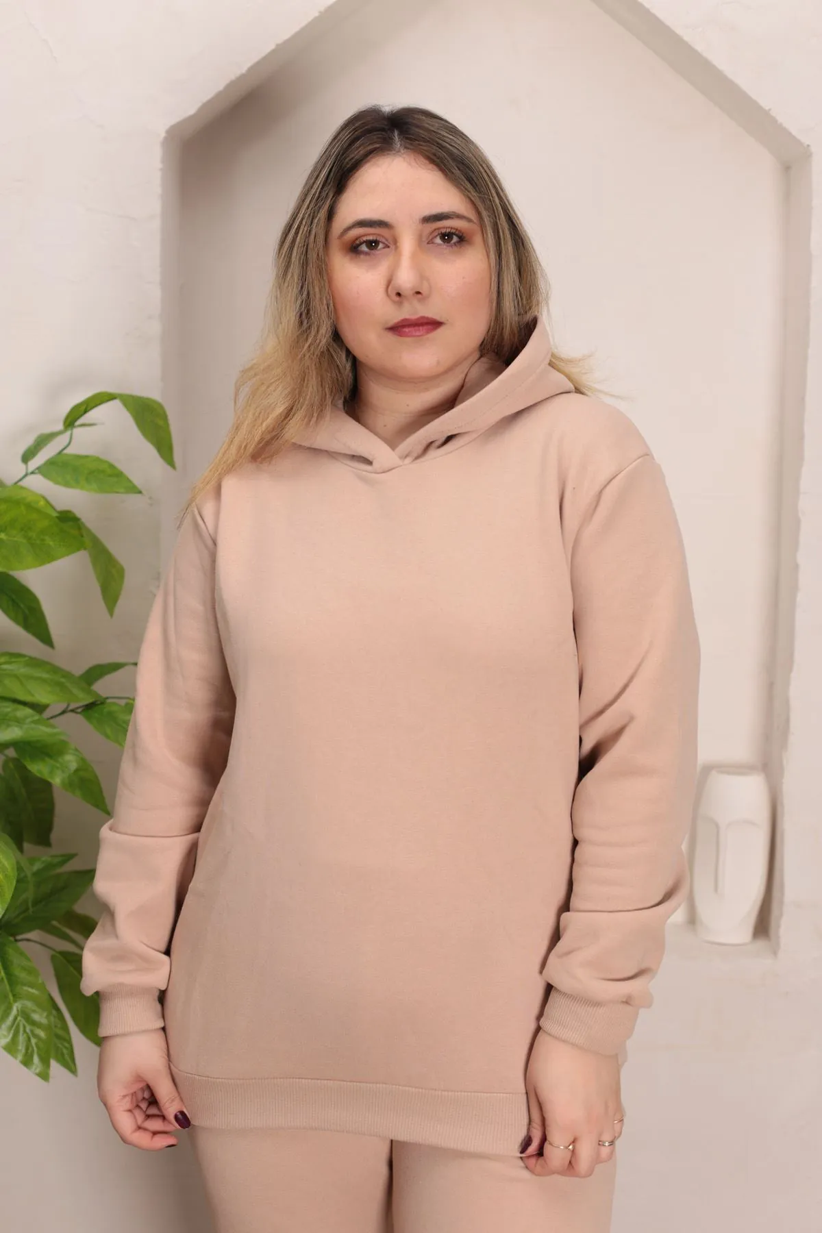 RENKTE ÜÇ İPLİK ŞARDONLU KREM EŞOFMAN TAKIMI