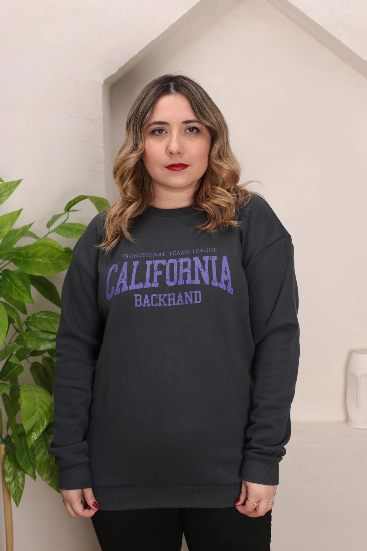 RENKTE YAZILI GENİŞ KESİM ŞARDONLU ANTRASİT SWEAT