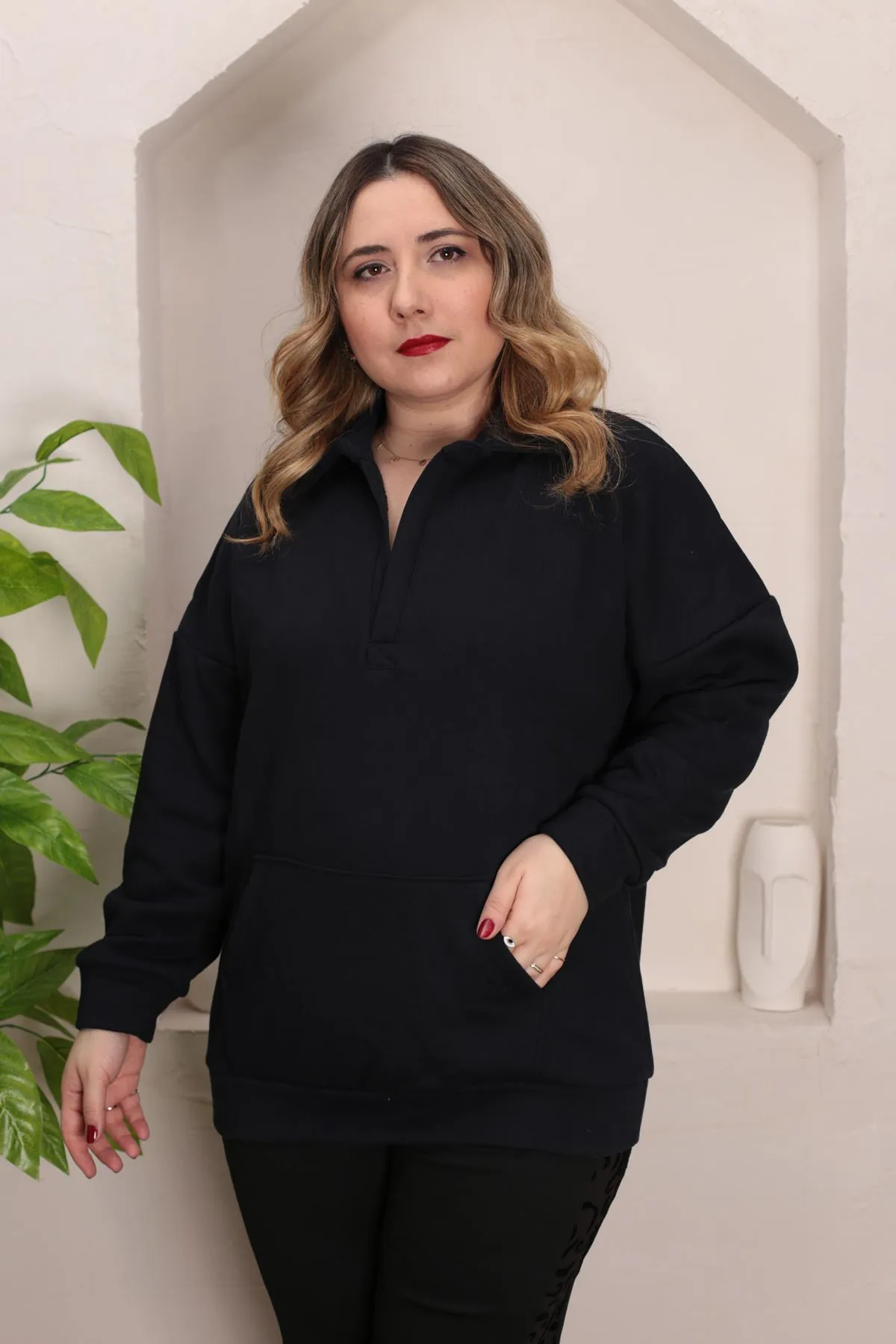 RENKTE GENİŞ KESİM ŞARDONLU PATLI YAKA KOYU LACİVERT SWEAT