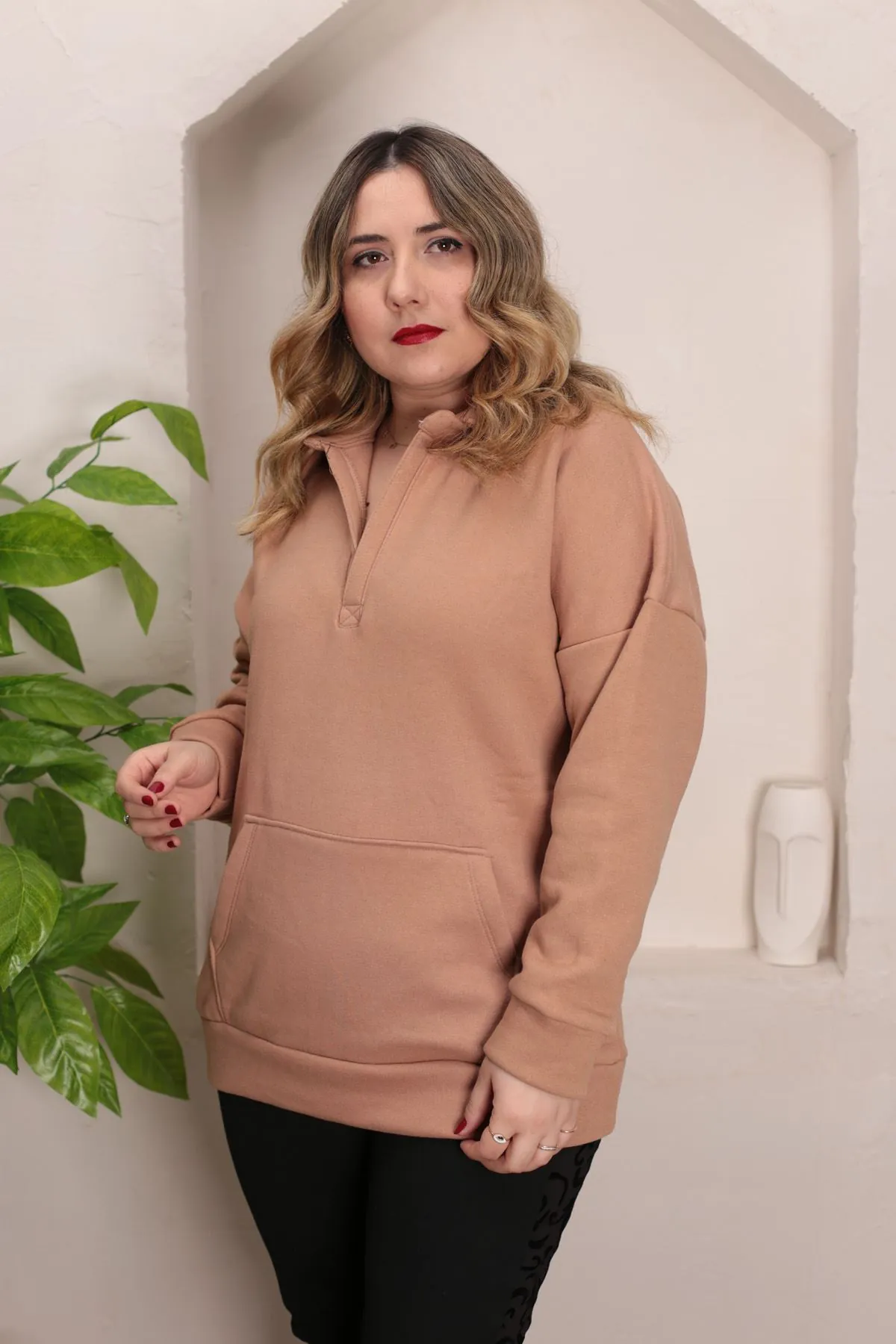 RENKTE GENİŞ KESİM ŞARDONLU PATLI YAKA KAHVE SWEAT