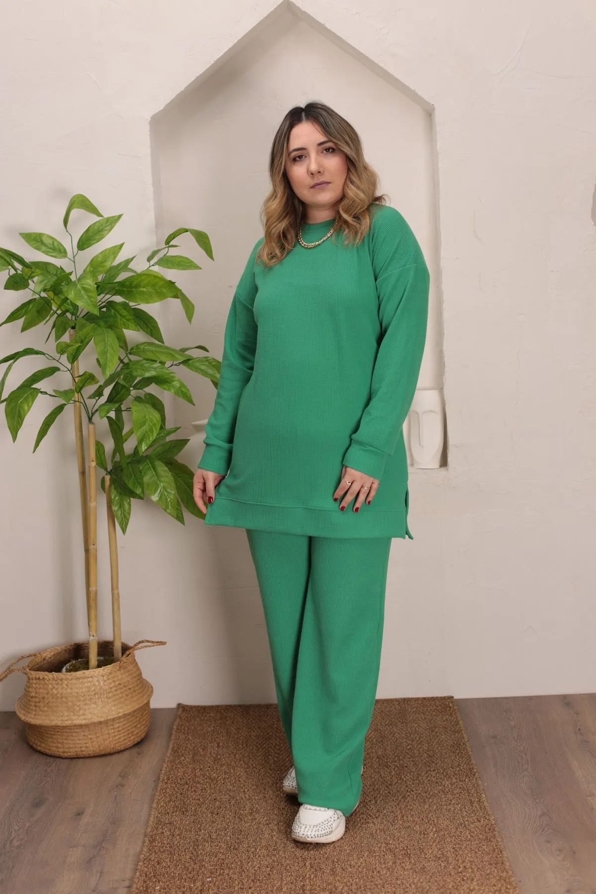 RENKTE GENİŞ KESİM UZUN KOL YEŞİL KAŞKORSE TAKIM