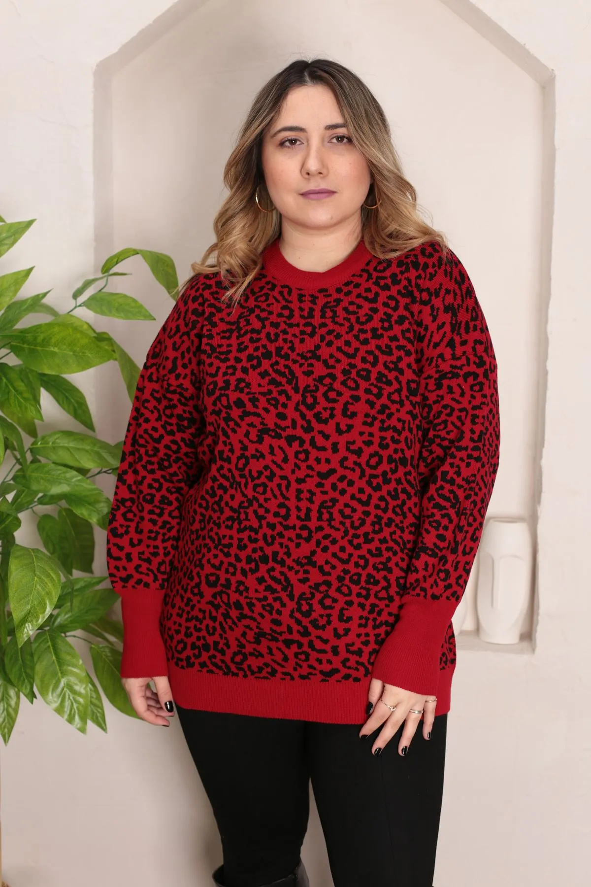 RENKTE STANDART LEOPAR DESENLİ BORDO TRİKO KAZAK