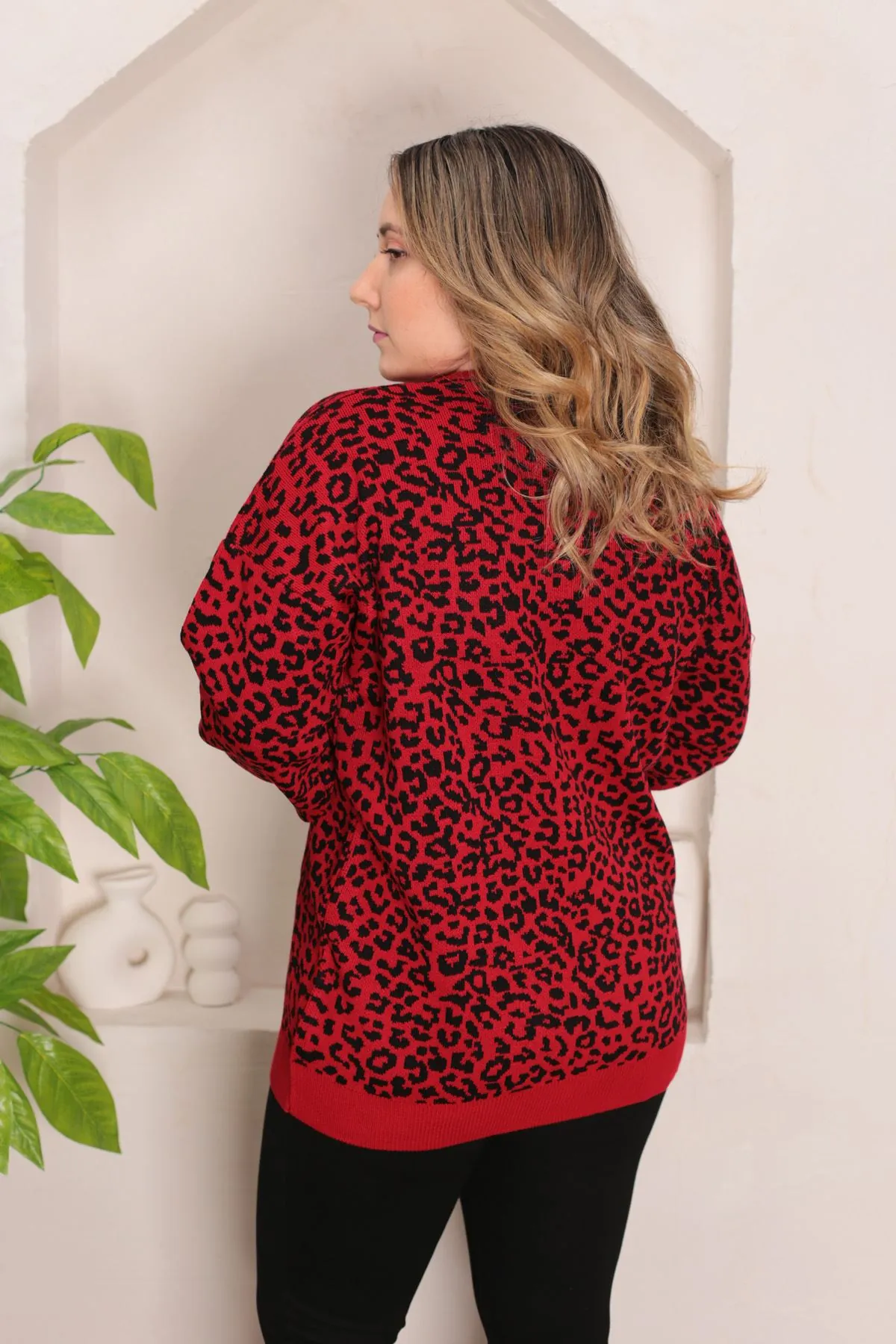 RENKTE STANDART LEOPAR DESENLİ BORDO TRİKO KAZAK