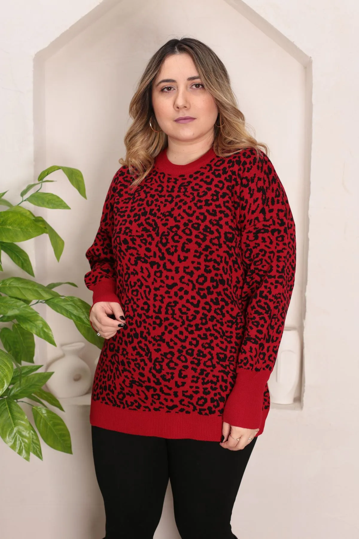 RENKTE STANDART LEOPAR DESENLİ BORDO TRİKO KAZAK