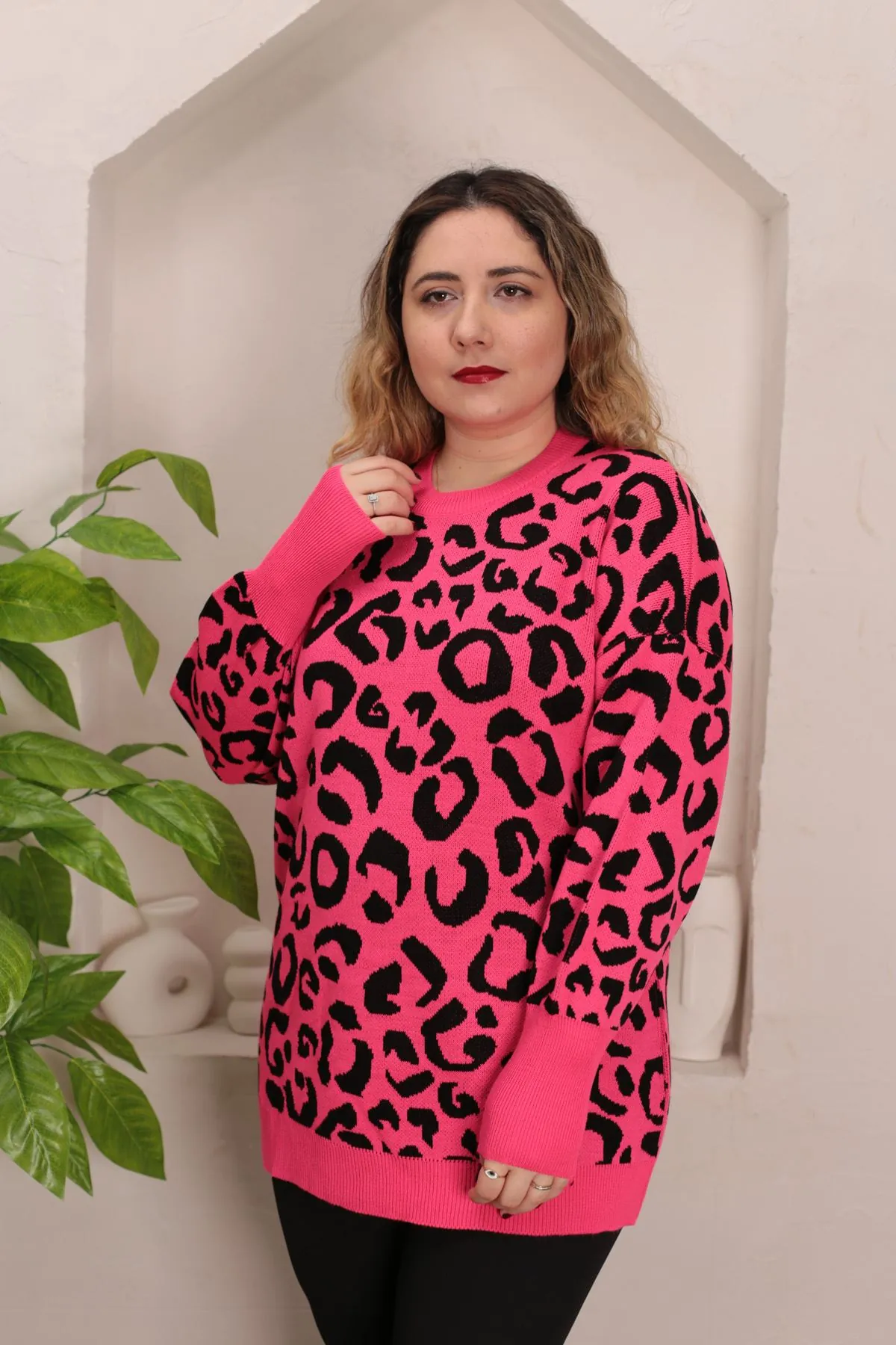 RENKTE STANDART LEOPAR DESEN PEMBE TRİKO KAZAK