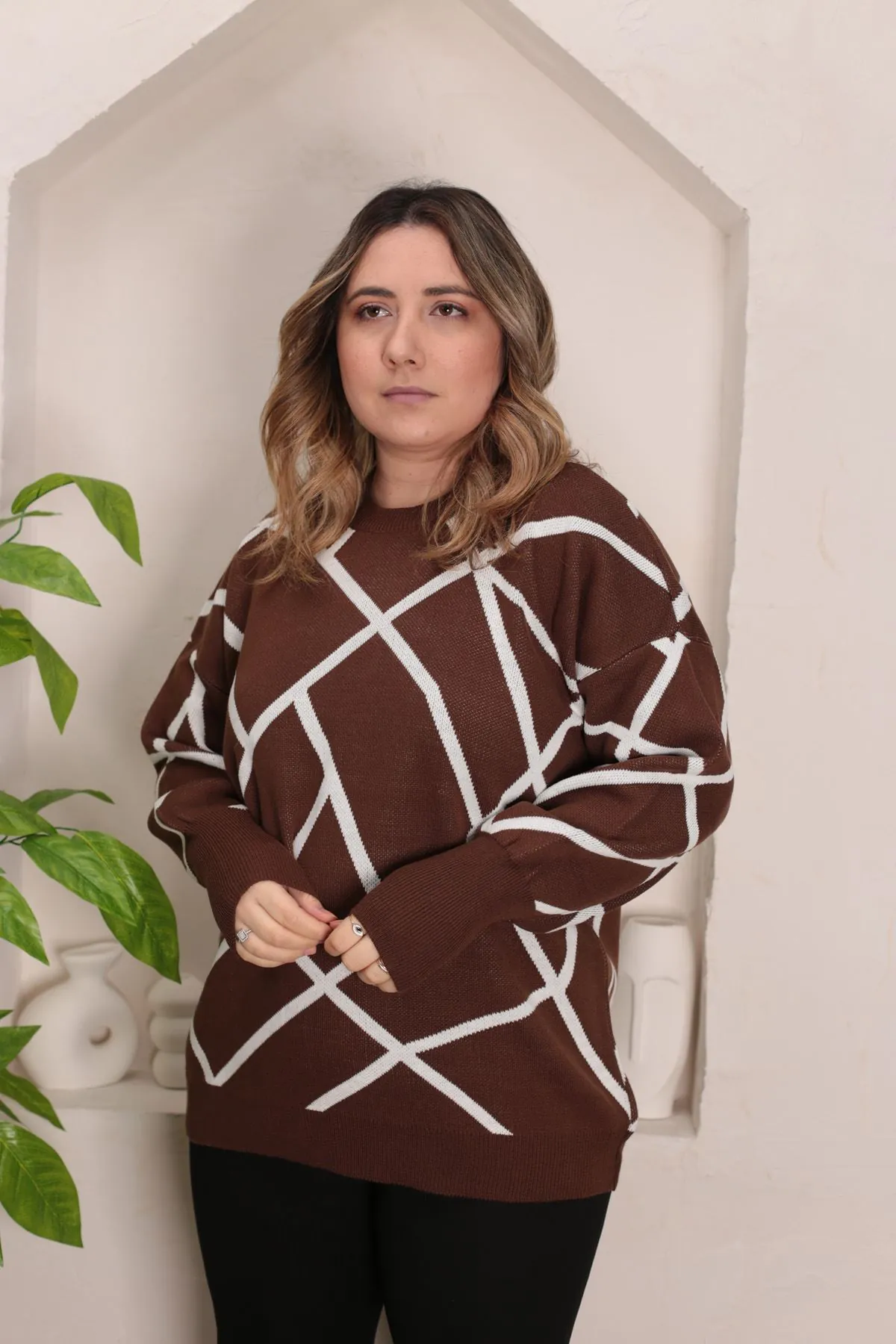 RENKTE STANDART DESENLİ KAHVERENGİ TRİKO KAZAK
