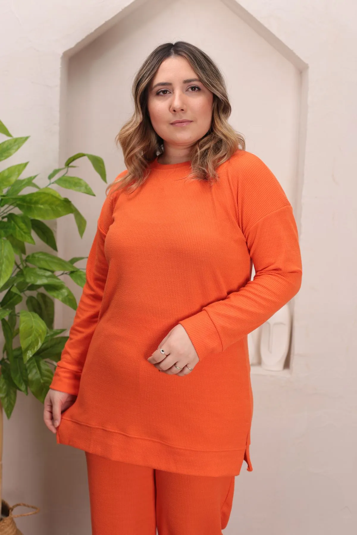 RENKTE GENİŞ KESİM UZUN KOL TURUNCU KAŞKORSE TAKIM