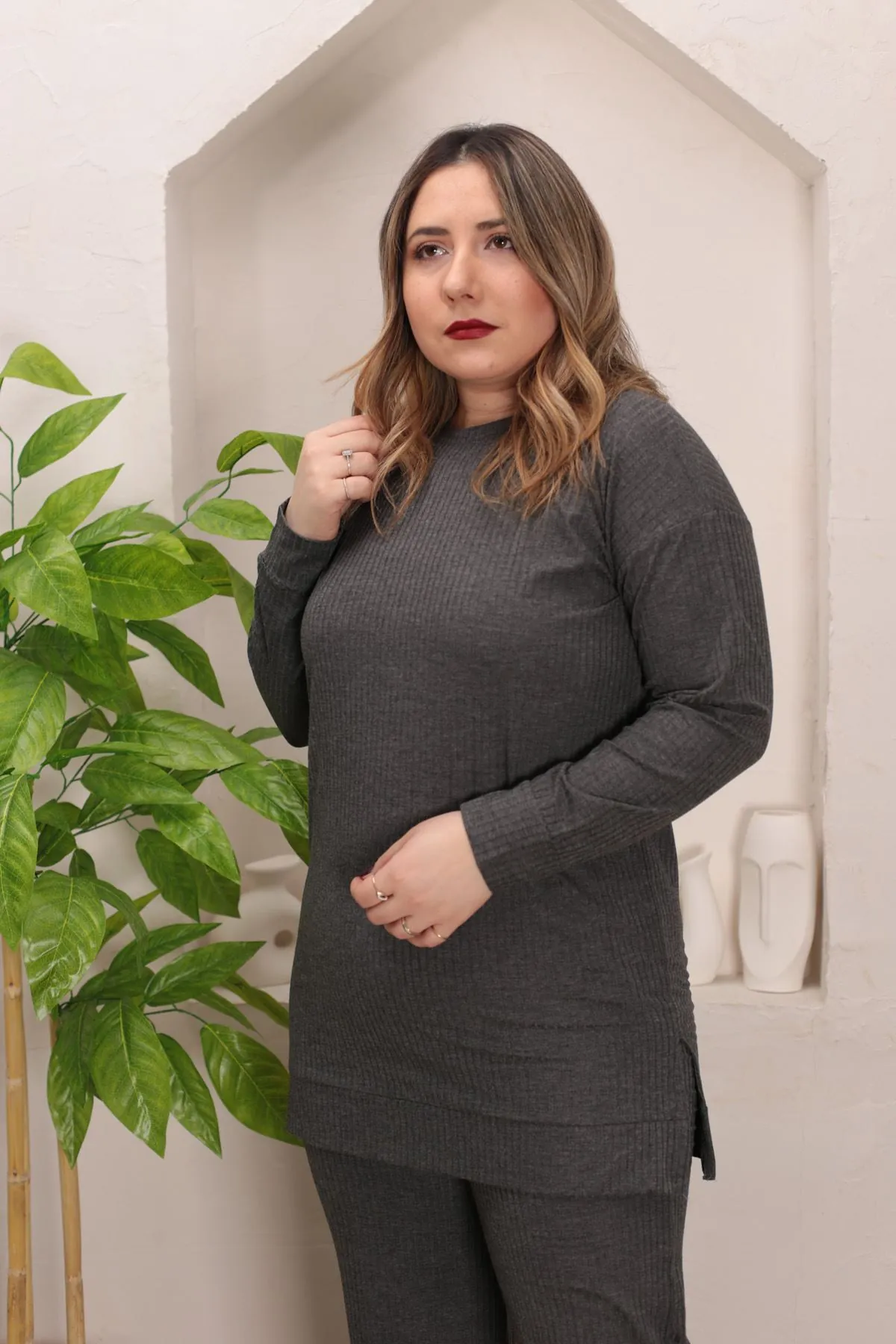RENKTE GENİŞ KALIP ANTRASİT KAŞKORSE TAKIM