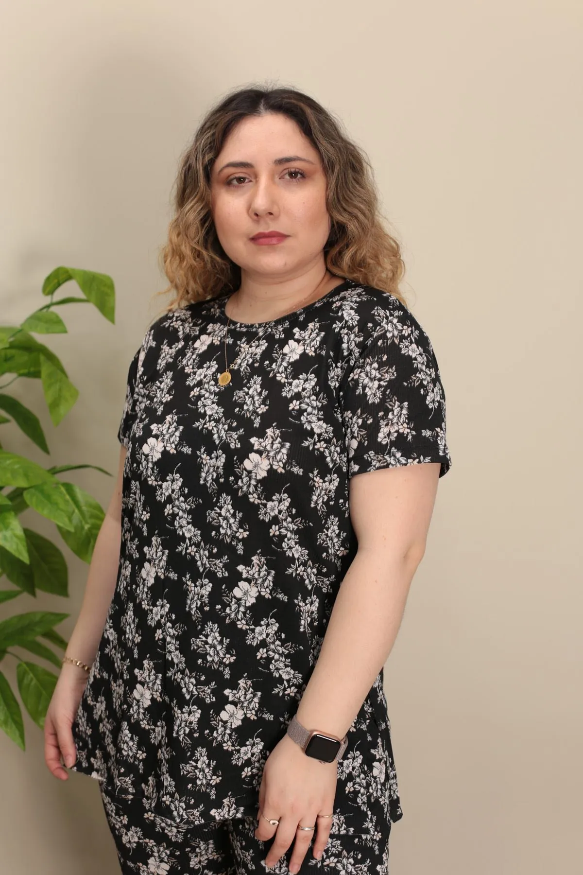 RENKTE GENİŞ KESİM DESENLİ TAKIM